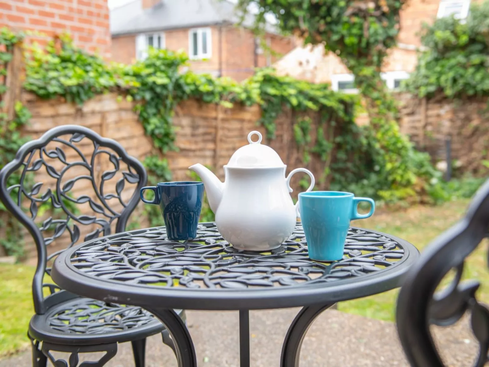 "3-Bett-Haus mit Parkplatz und Büro"-Image-tags.info