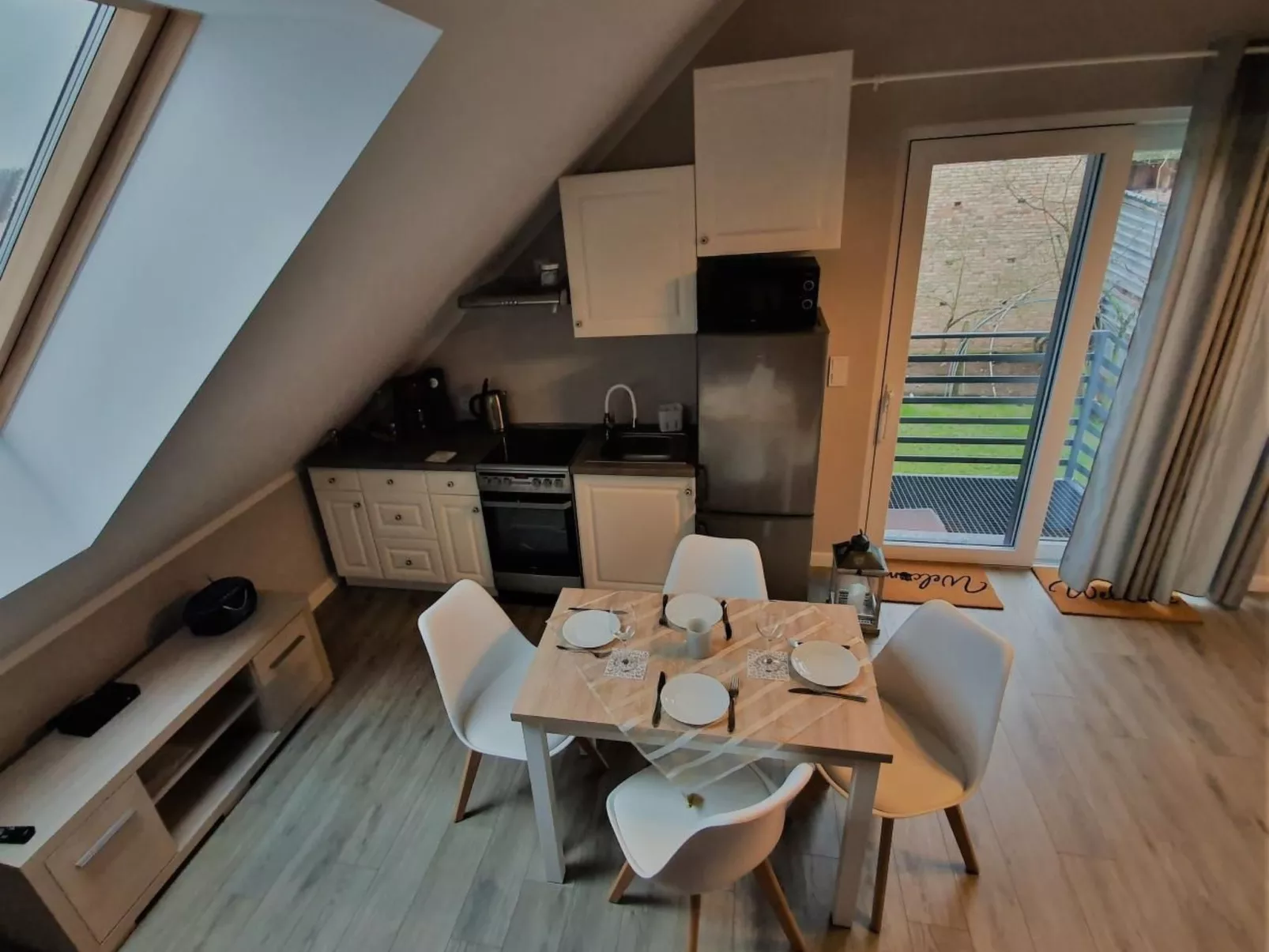 Gemütliches Ferienhaus mit Garten und Seeblick-Image-tags.info