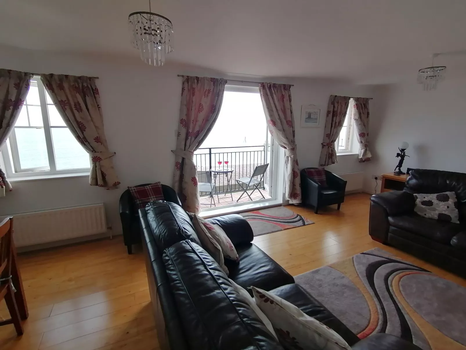 "Stewart" mit Blick auf das Wasser-Inside