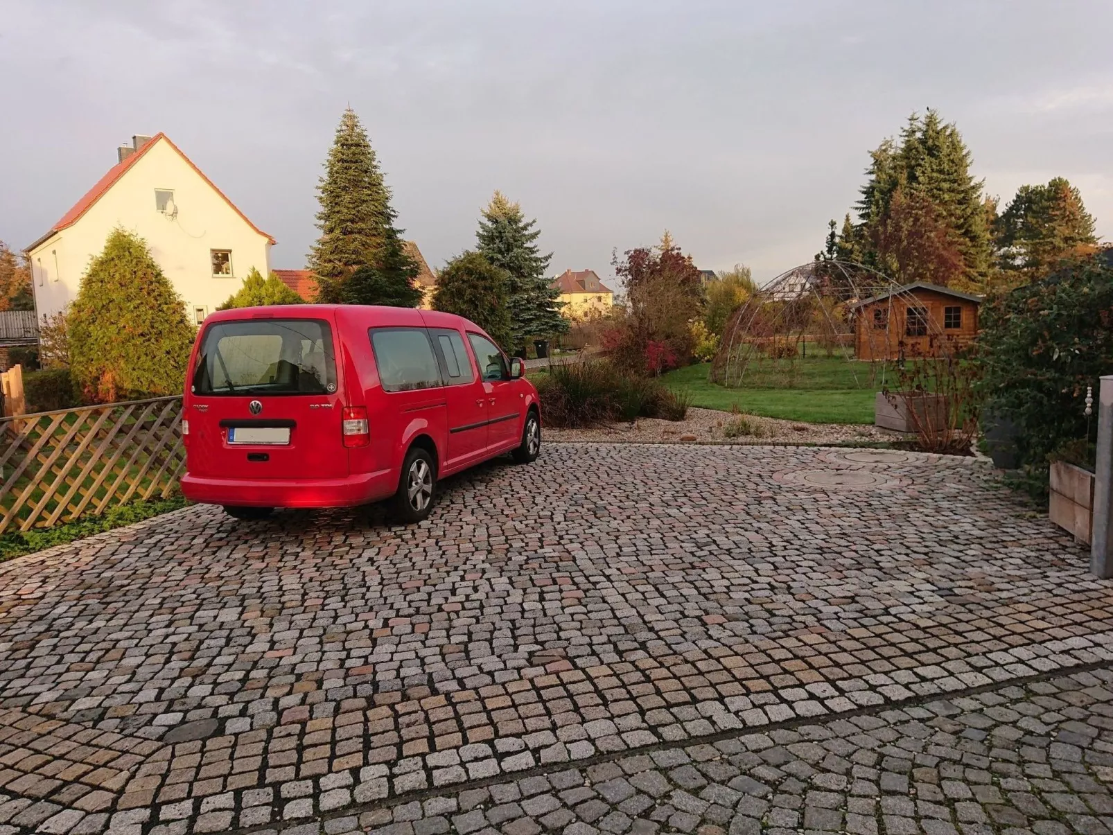 Mit Garten, Weinlaube und Aussenpool-Image-tags.info