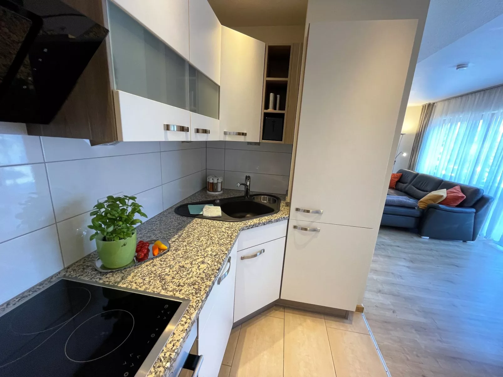 Mit Parkplatz und Terrasse-Inside