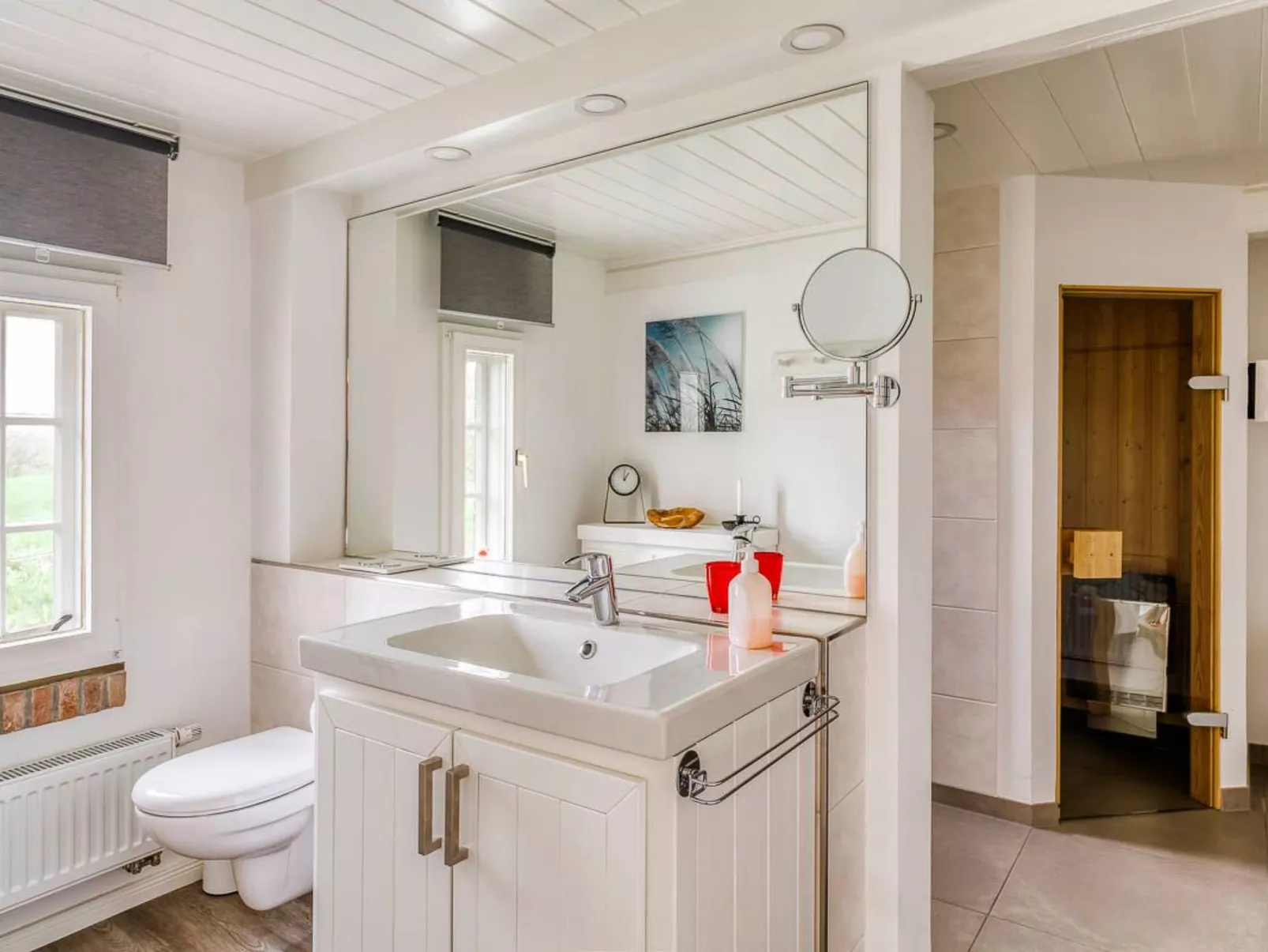 Reetdachhaus inmitten von Wiesen und Feldern-Dedans