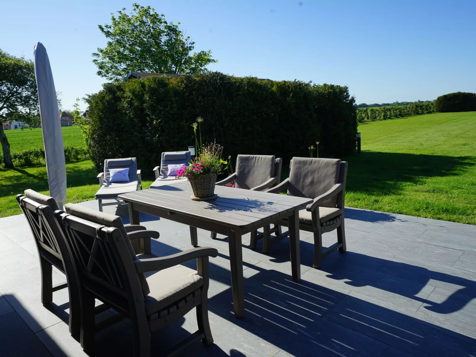 In Großmorsum mit Terrasse und Grill-Dehors