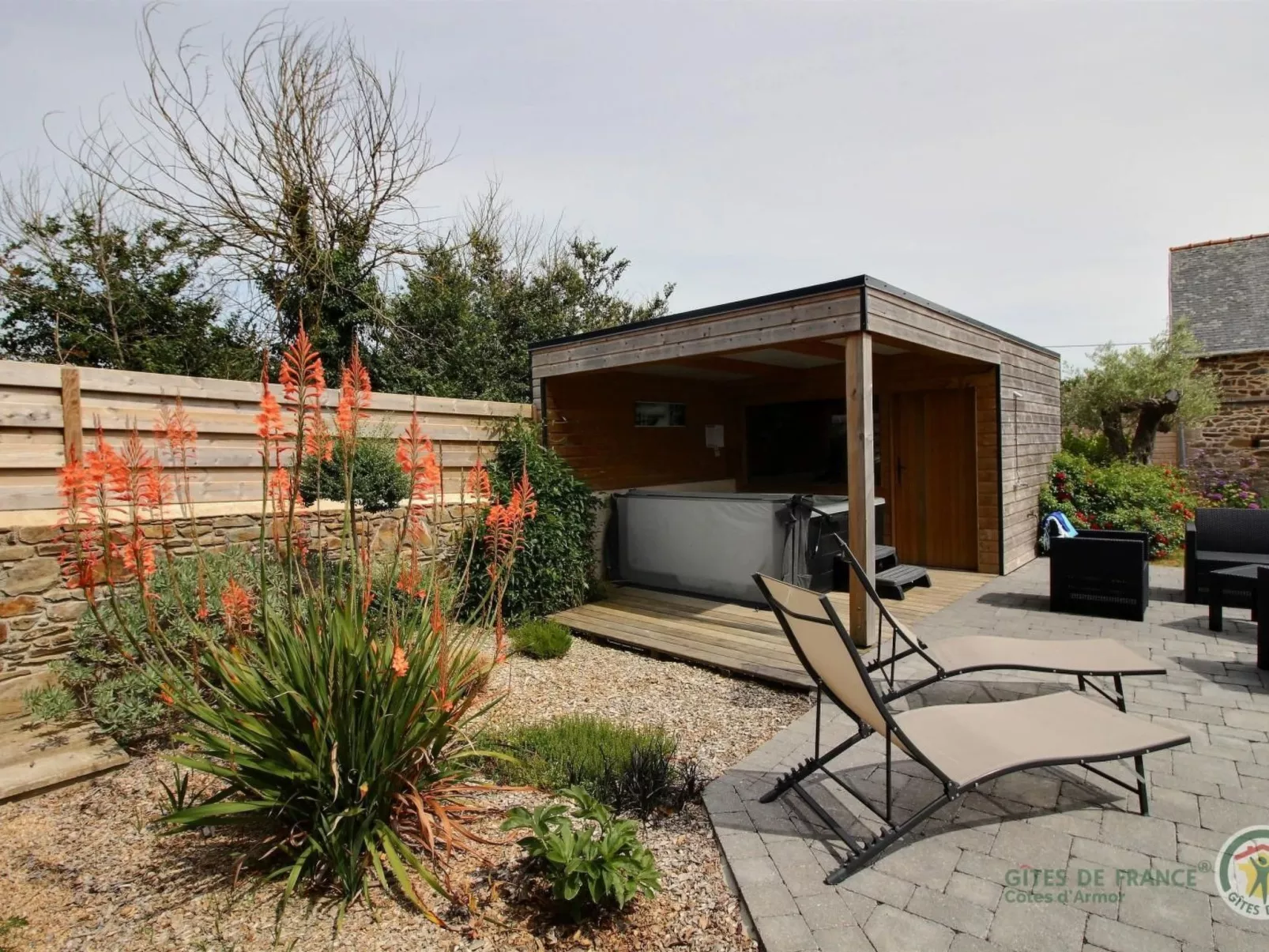 Gite de carractère renoviert mit Geschmack im Jahr 2017-Draußen