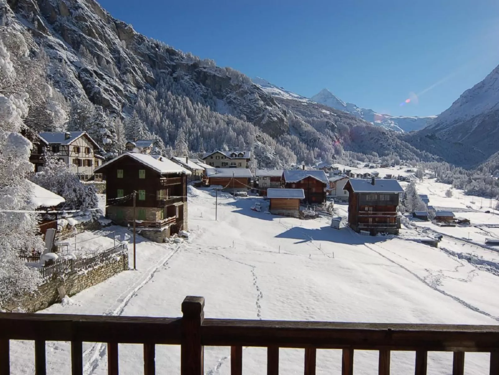 "Base Camp Evolène"-Draußen