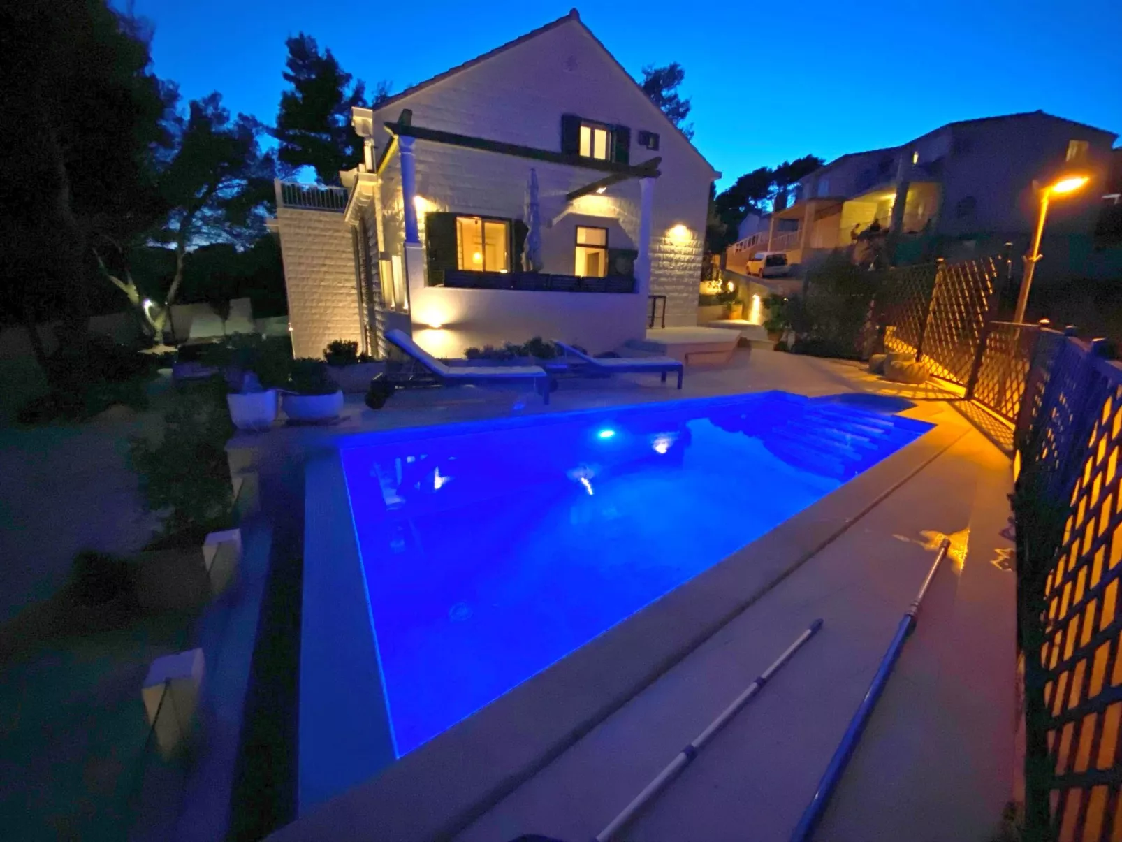 Schönes Ferienhaus mit privatem Pool-Outside