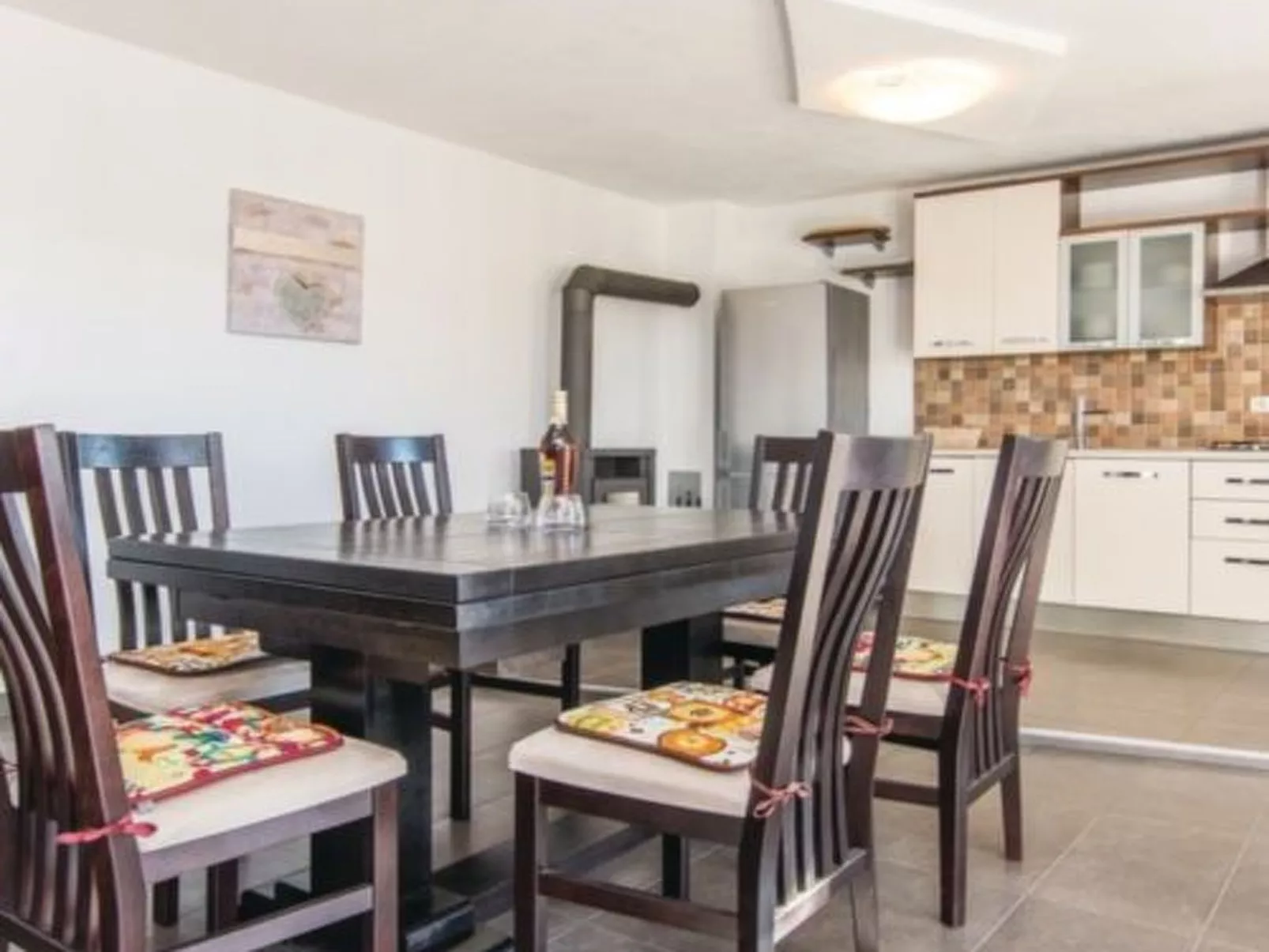 Laura mit Pool-Drinnen