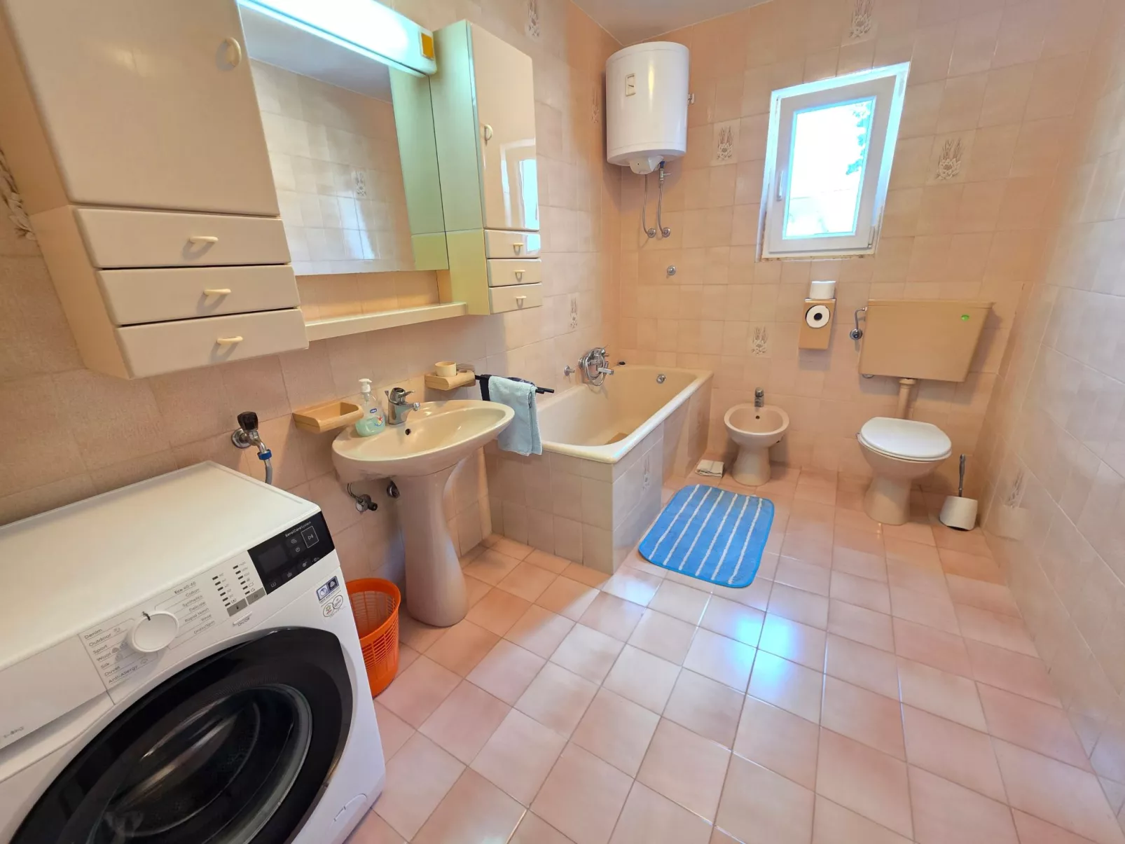 Wohnung im Erdgeschoss mit Terrasse und Grill-Inside