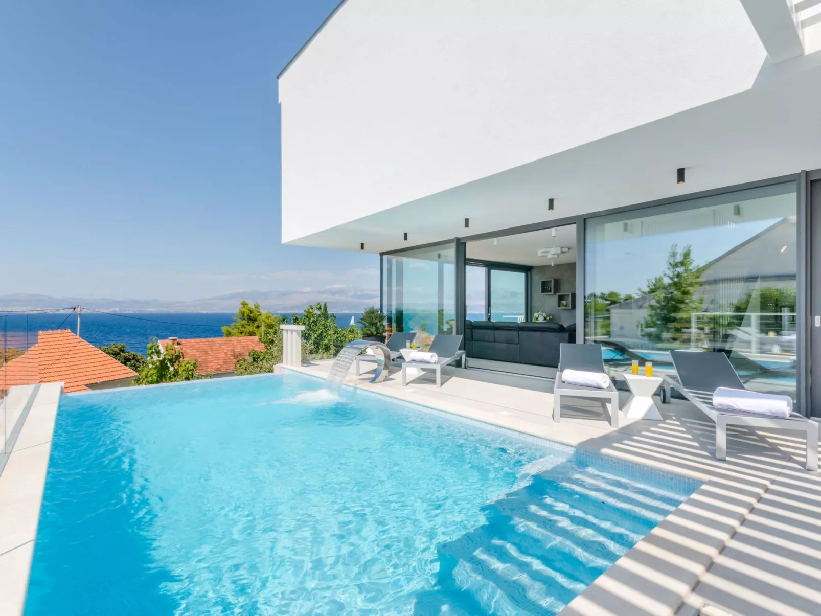 Tolles Ferienhaus in Sutivan mit Privatem Pool-Outside