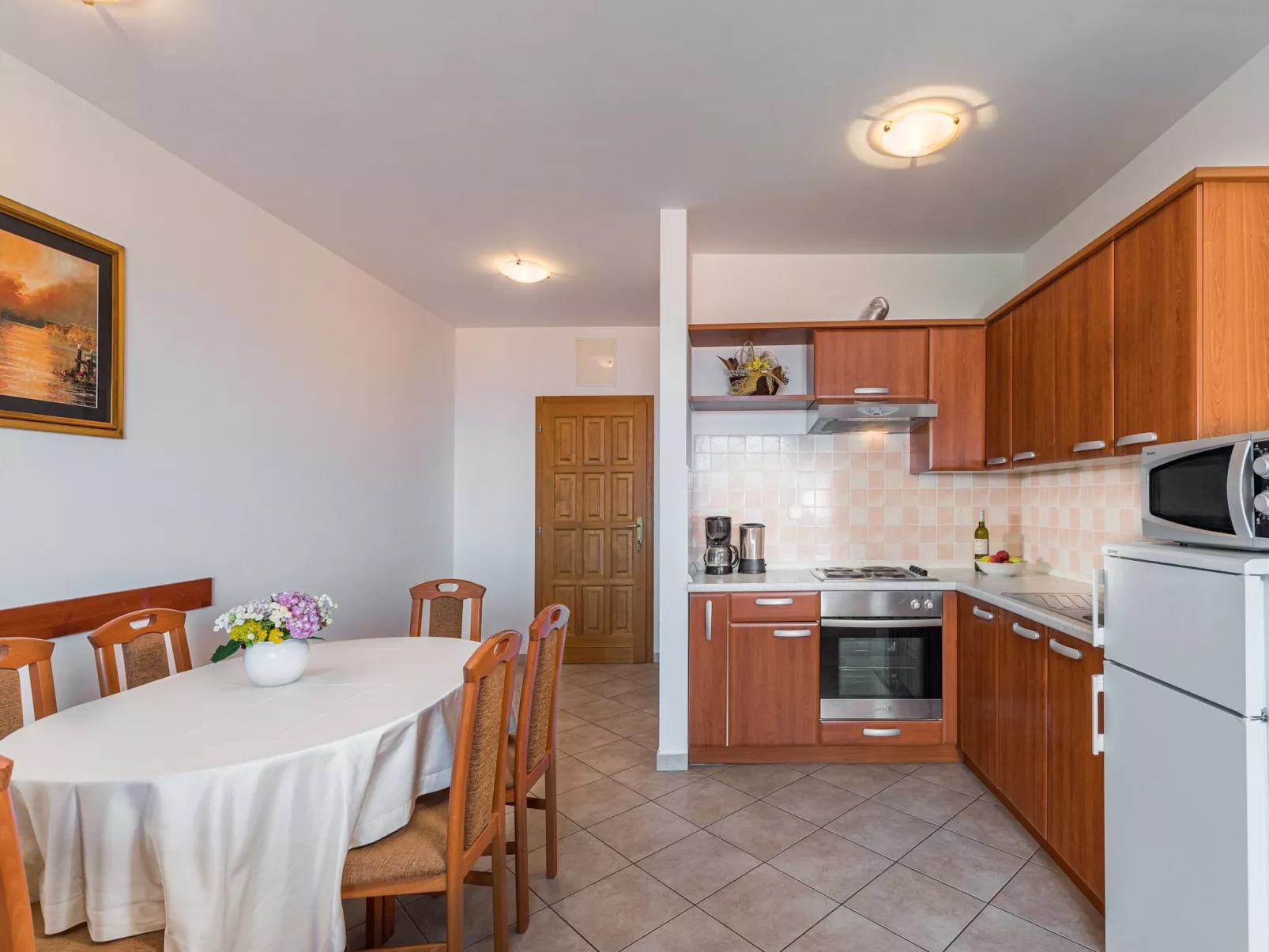 Strandnahe Ferienwohnung mit großem Garten-Drinnen