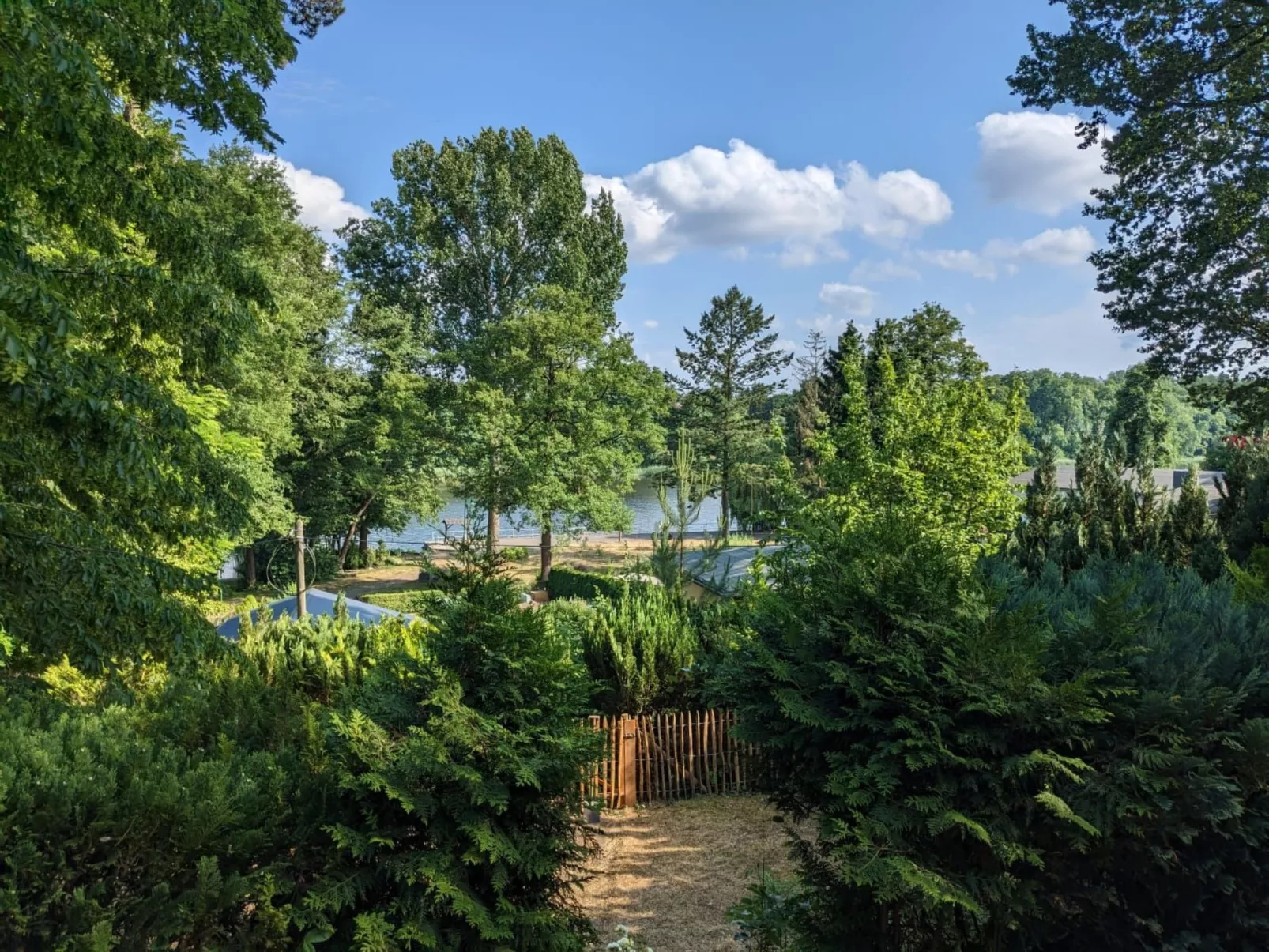 In Süd-Waldhanglage mit tollem Seeblick-Dehors