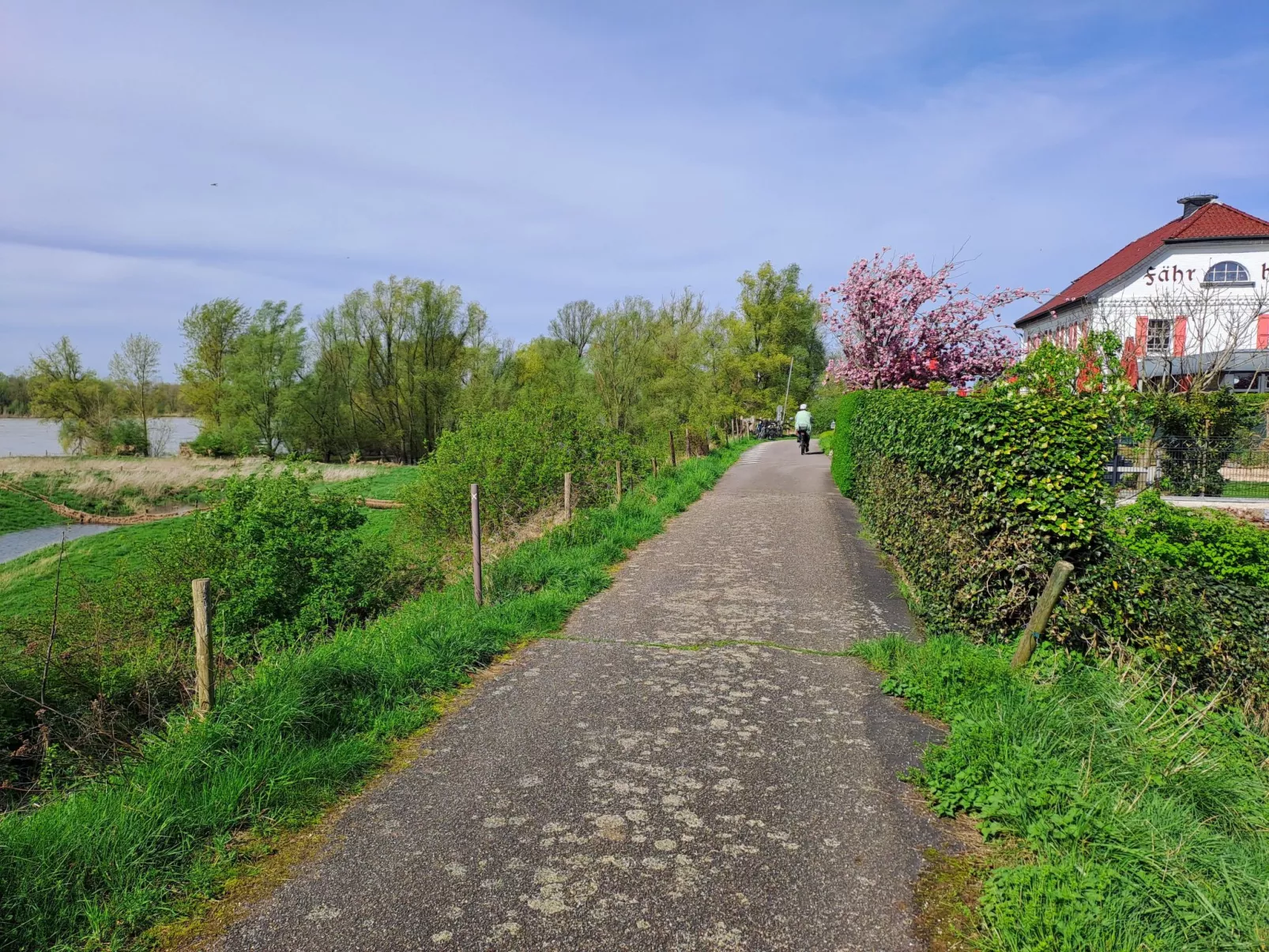 Appartement mit Balkon-Outside
