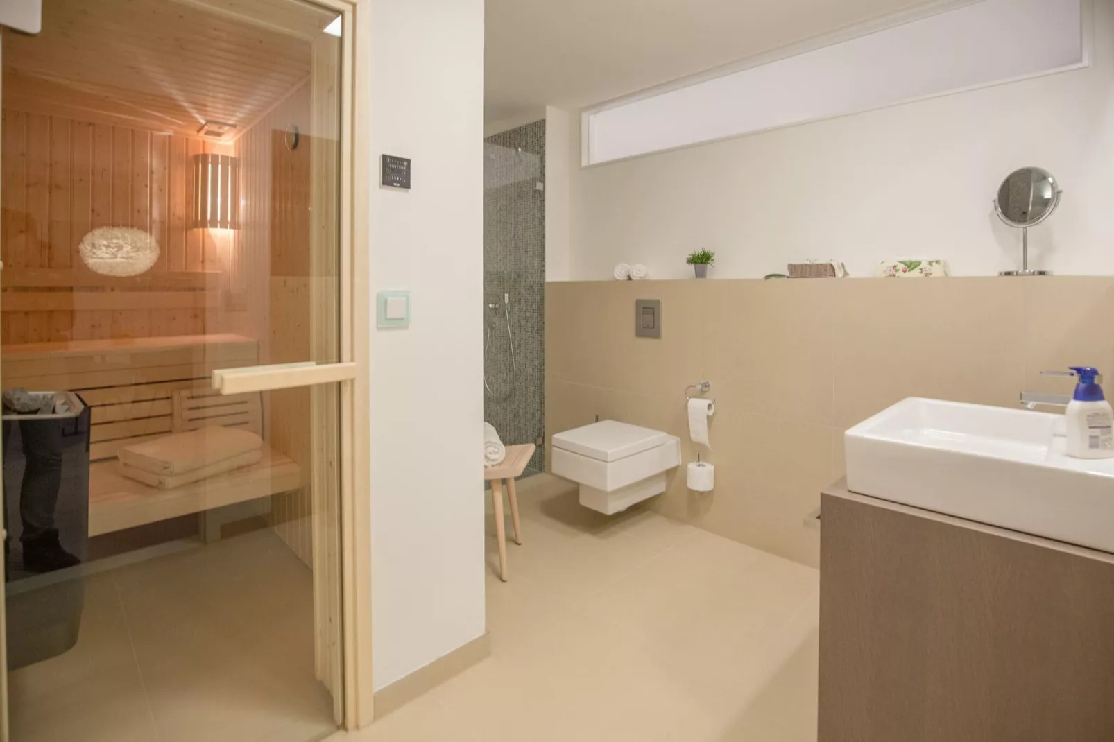 2-Zimmer-Apt / 4 Personen-Bathroom