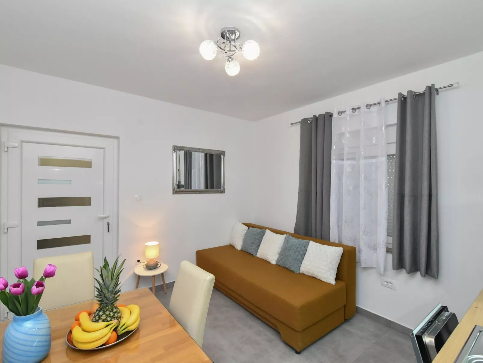 Mit privatem Parkplatz-Inside