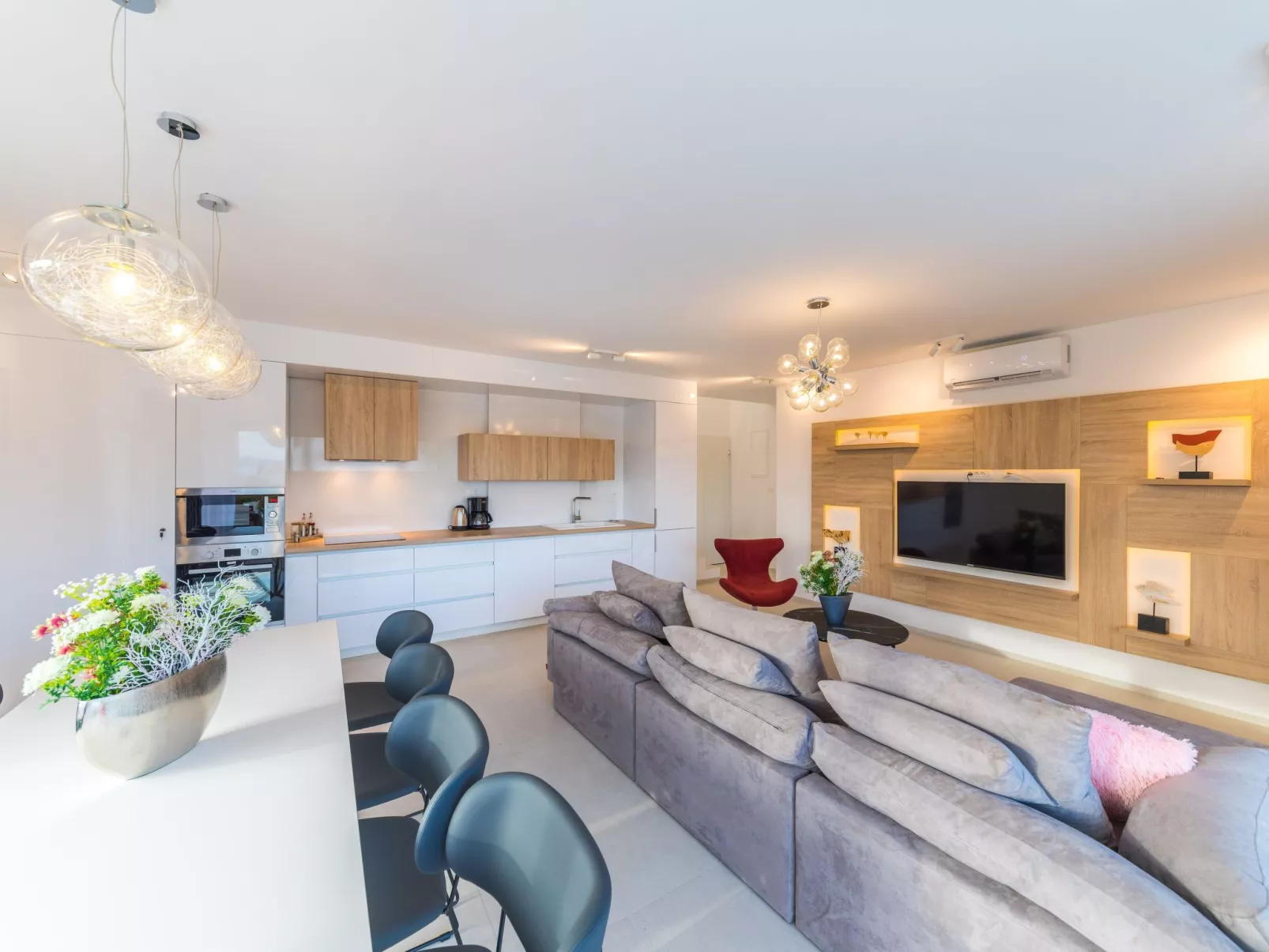 Modern eingerichtete Villa Ingrid mit beheiztem Pool - Dedans