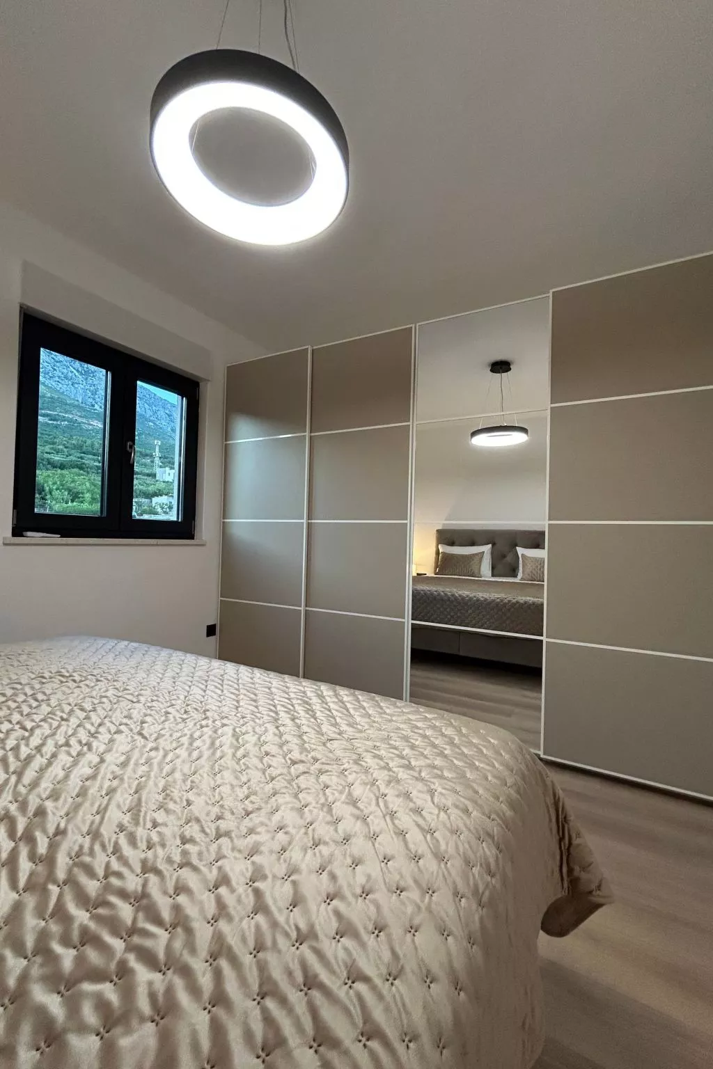 "Magnificent Lux View"-Inside