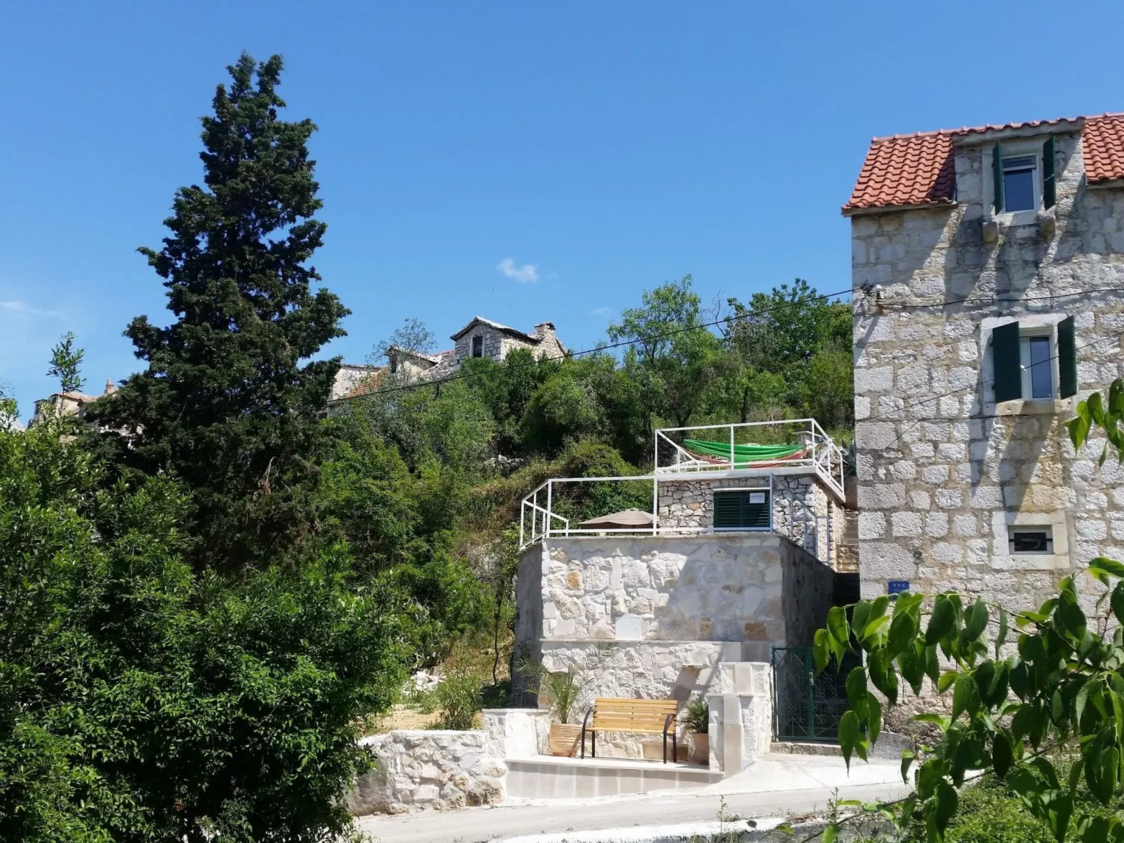 Charmantes Steinhaus mit Pool und Panoramablick-Dehors