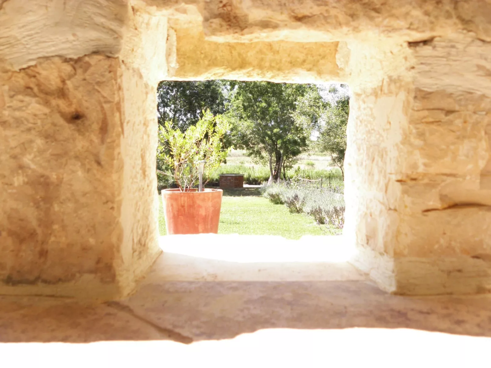 Am Fluss gelegenes Haus mit Galerieschlafplätzen-Dehors