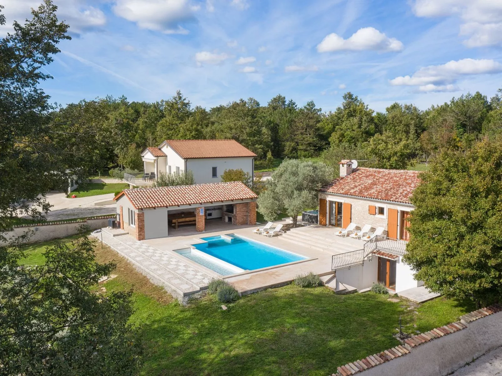Haus in Bertoši mit privatem Pool-Outside