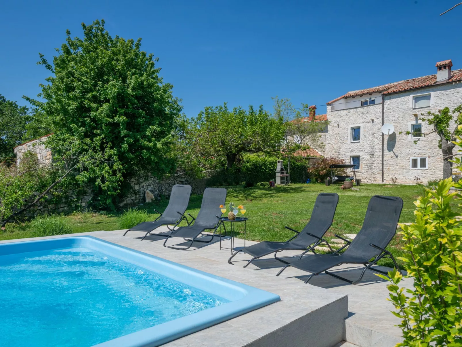 Typisch istrisches Ferienhaus mit Garten-Dehors