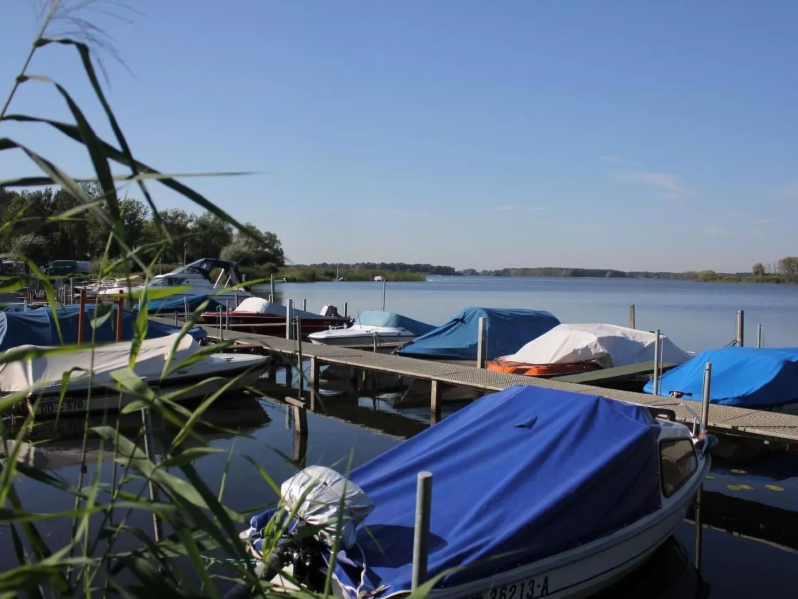 In Alt-Schadow mit Grill und Terrasse-Outside