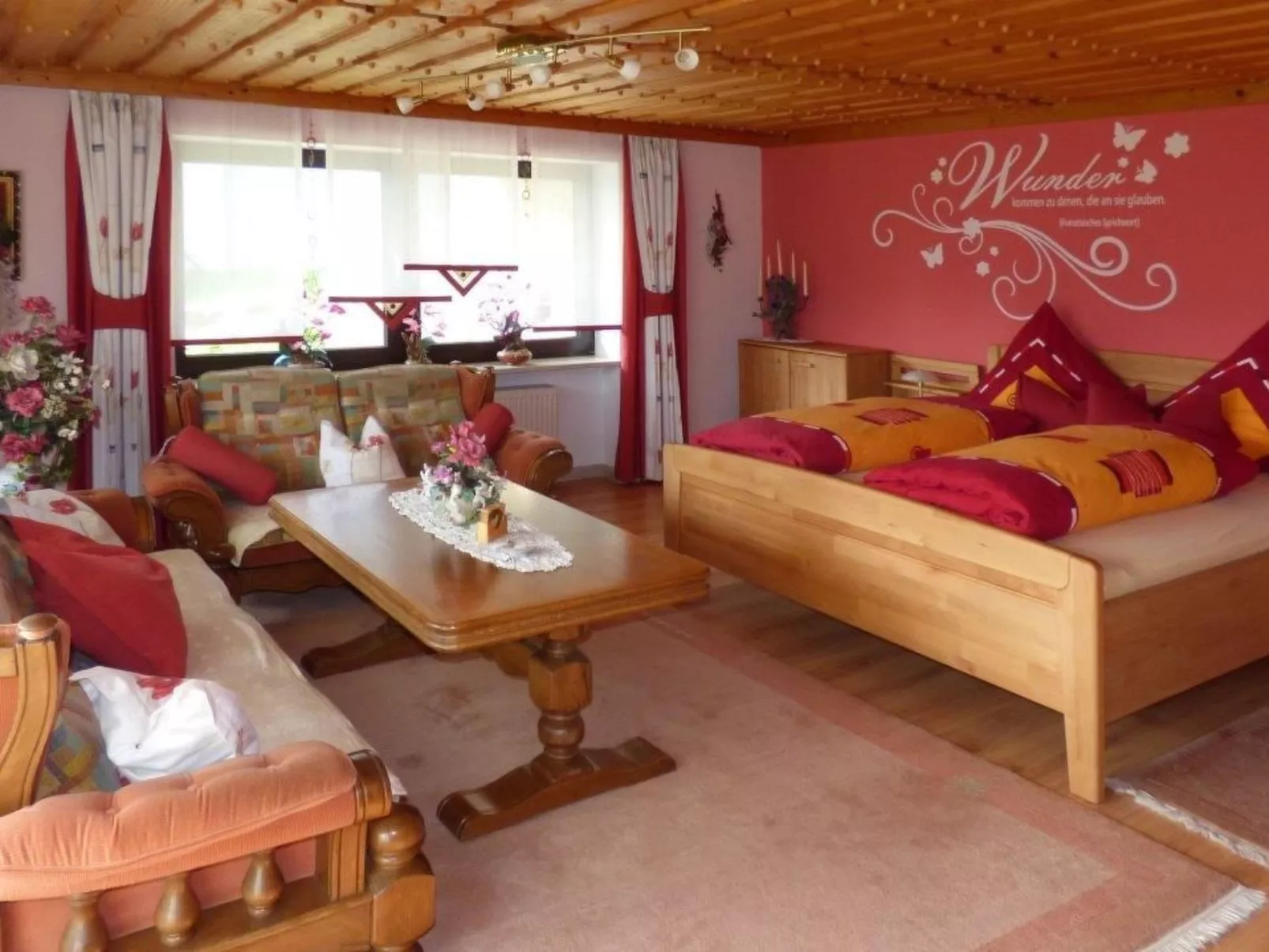 Komfortable Ferienwohnung mit Garten und Grill-Drinnen