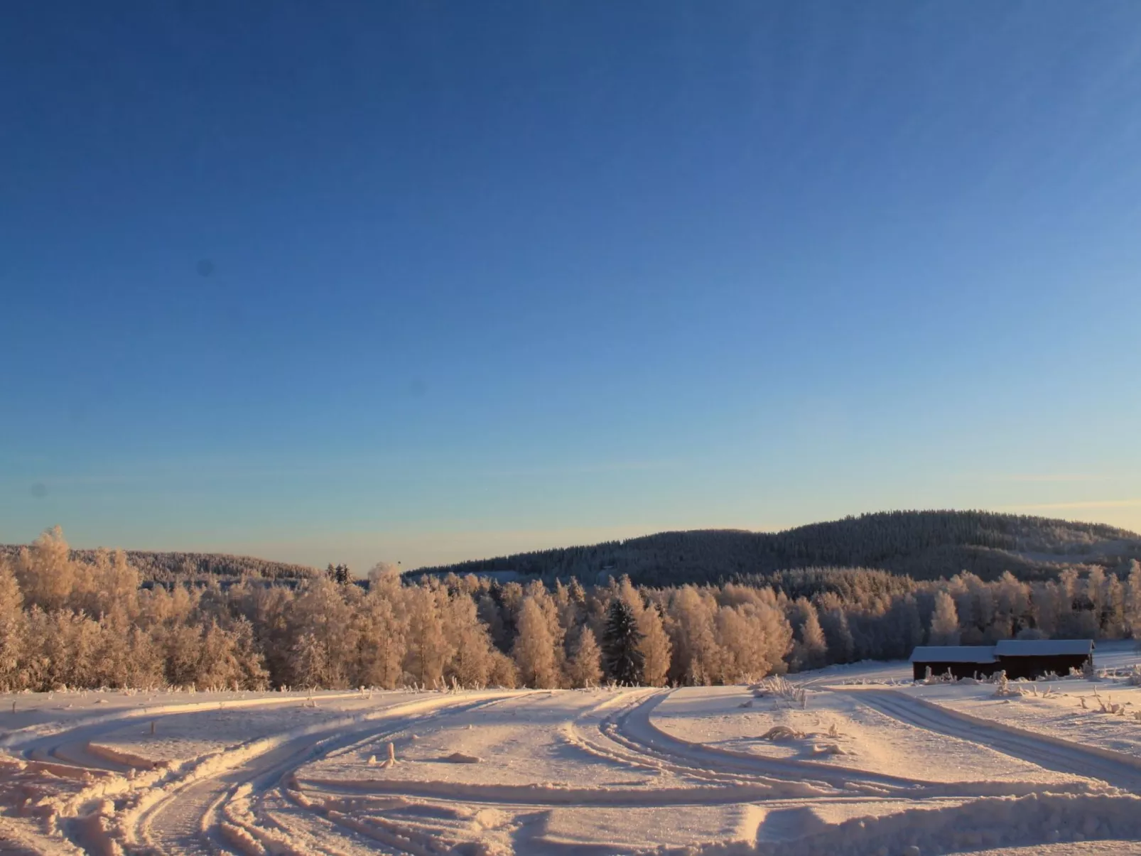 Anwesen mit eigenem Garten und Grill-Outside