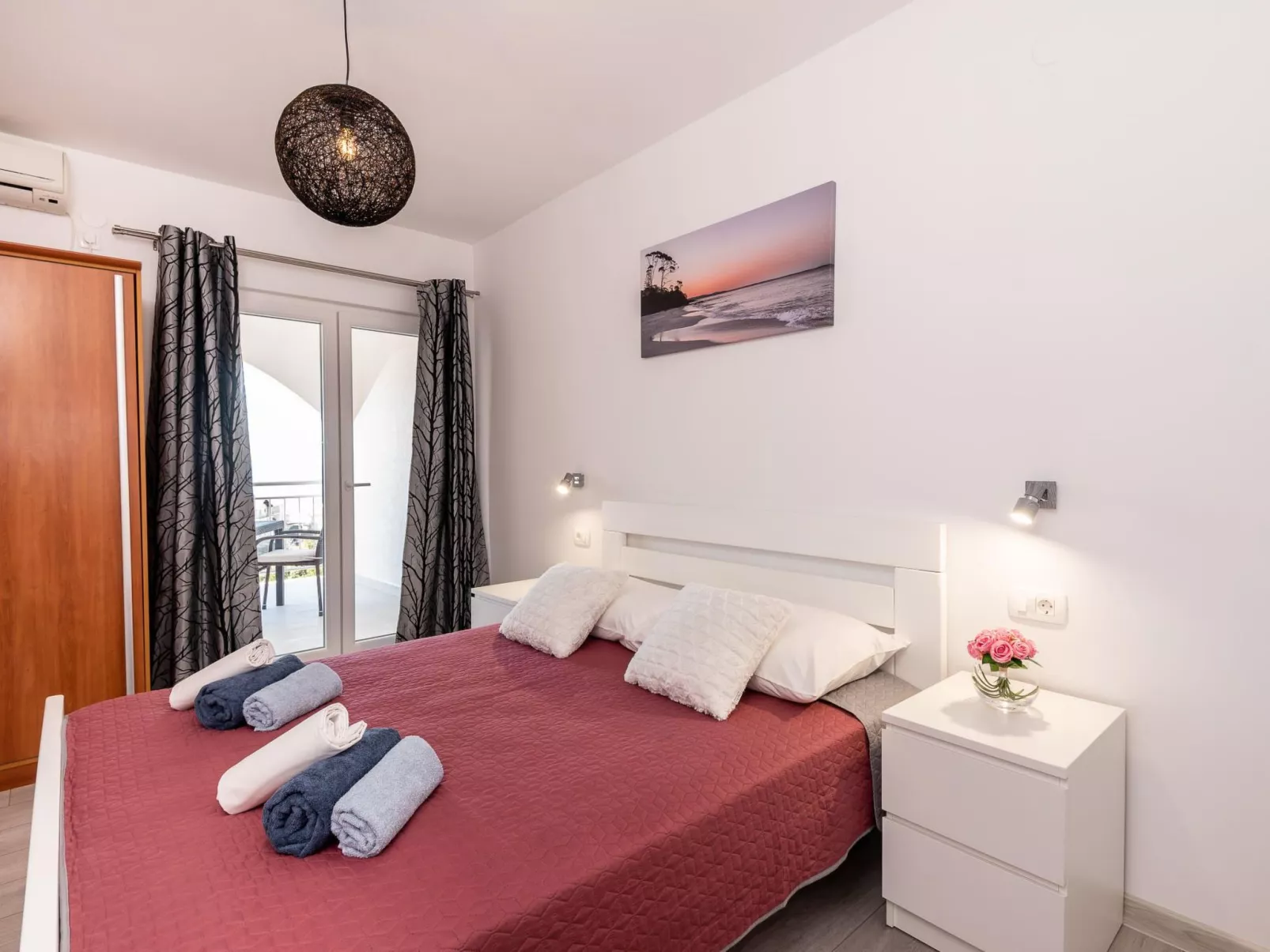 Mit privater Terrasse-Drinnen