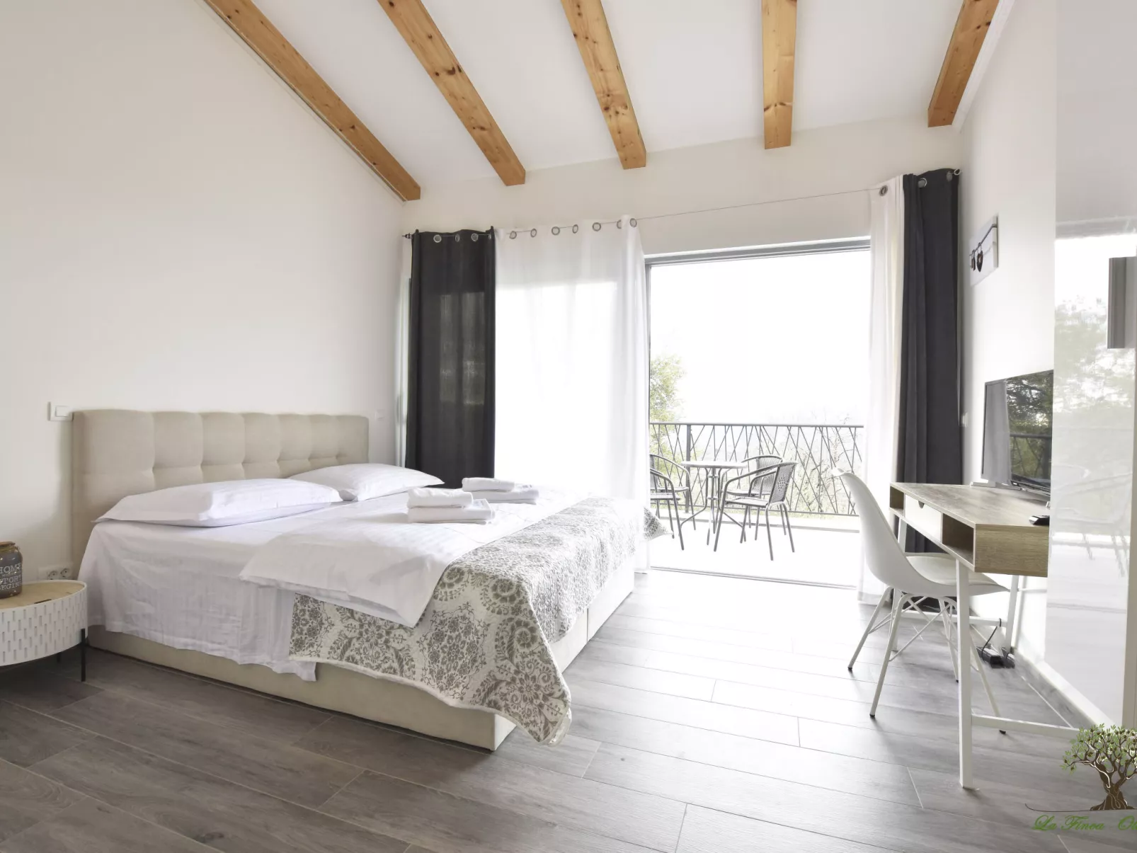 La Finca OliveTree-Inside