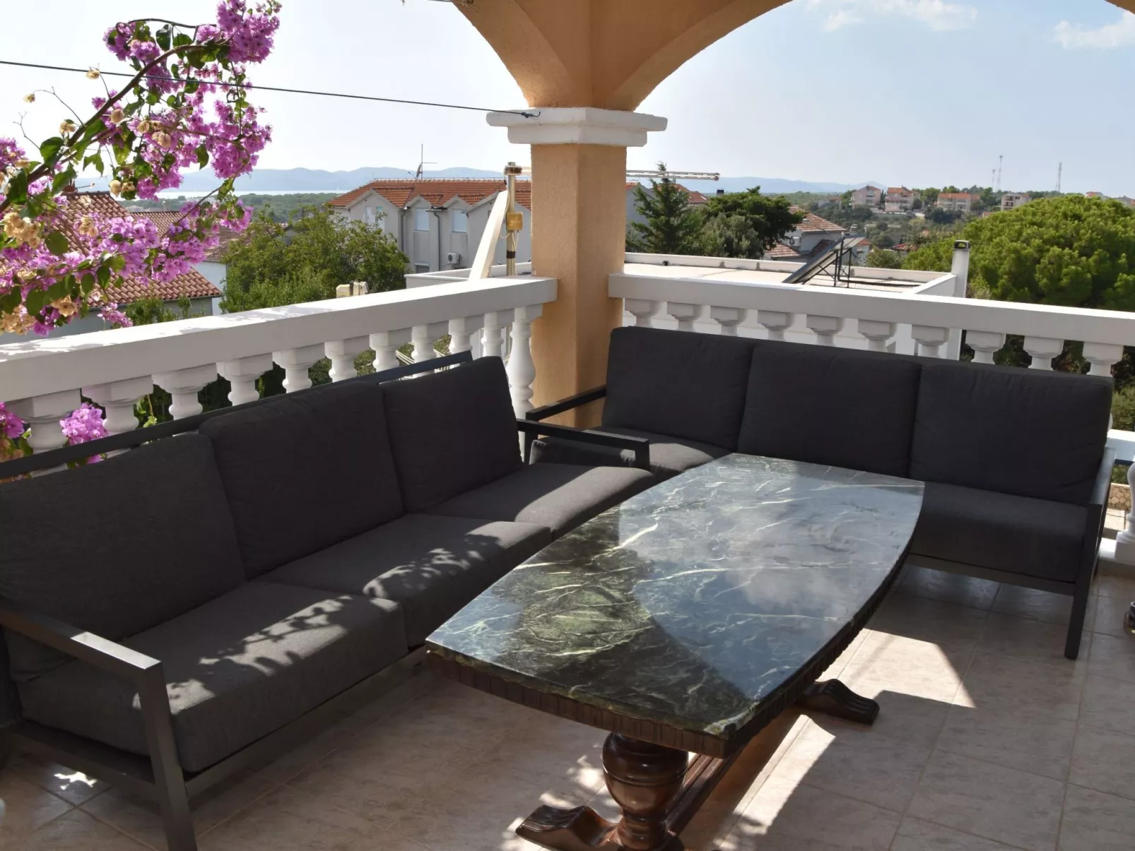 Appartement Maksan im 2. Stock mit einer Terrasse-Dedans