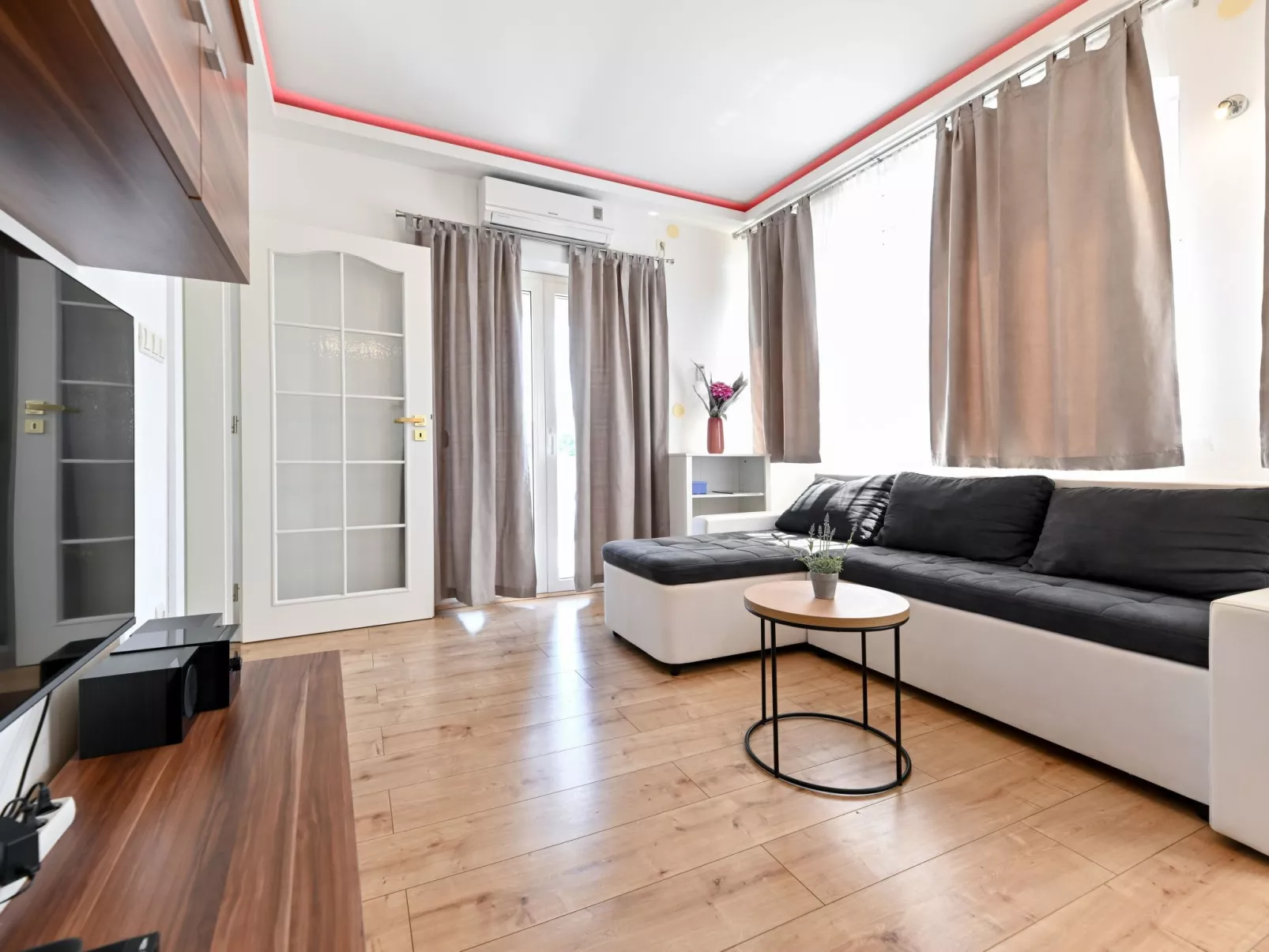 Charmantes Ferienhaus in Donje Rastane-Inside