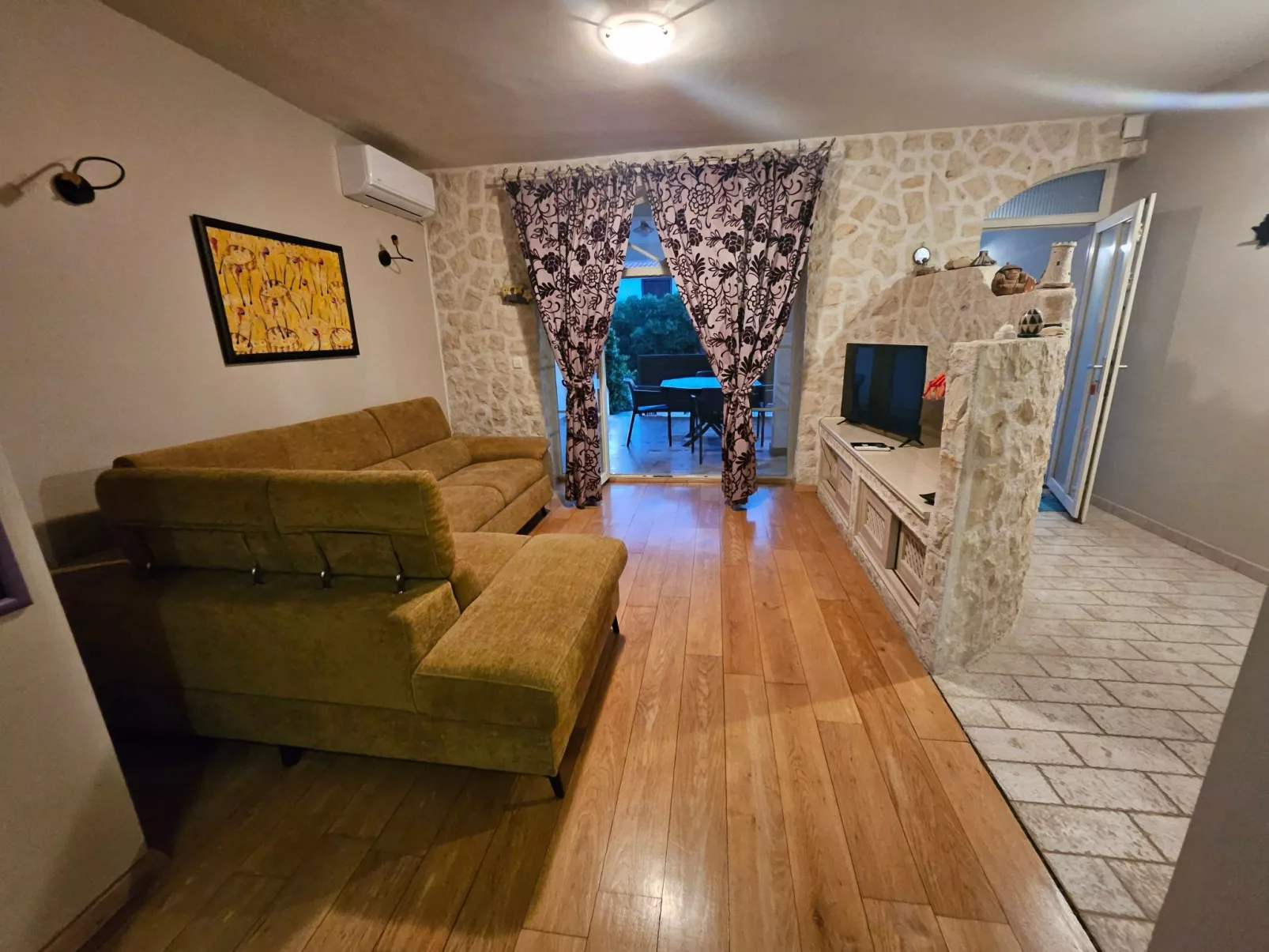 "Jeger" mit Terrasse-Inside