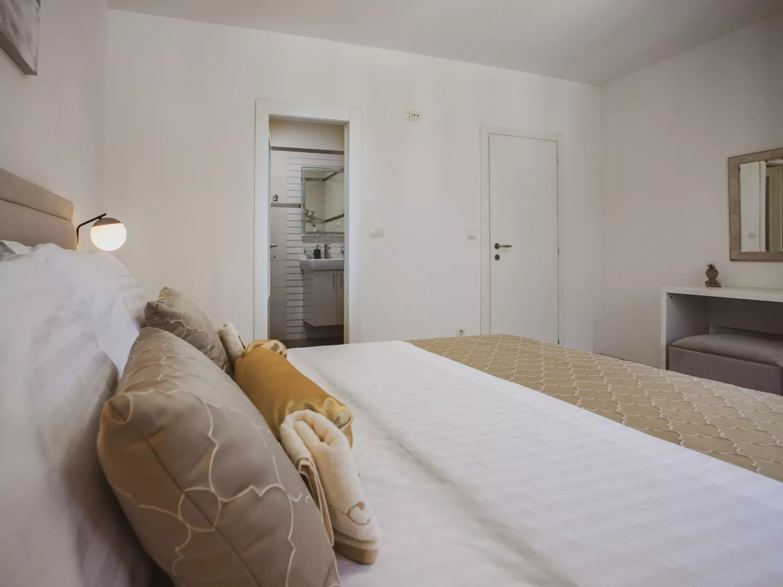 Luxuriöses Ferienhaus Lucija mit Jacuzzi-Inside