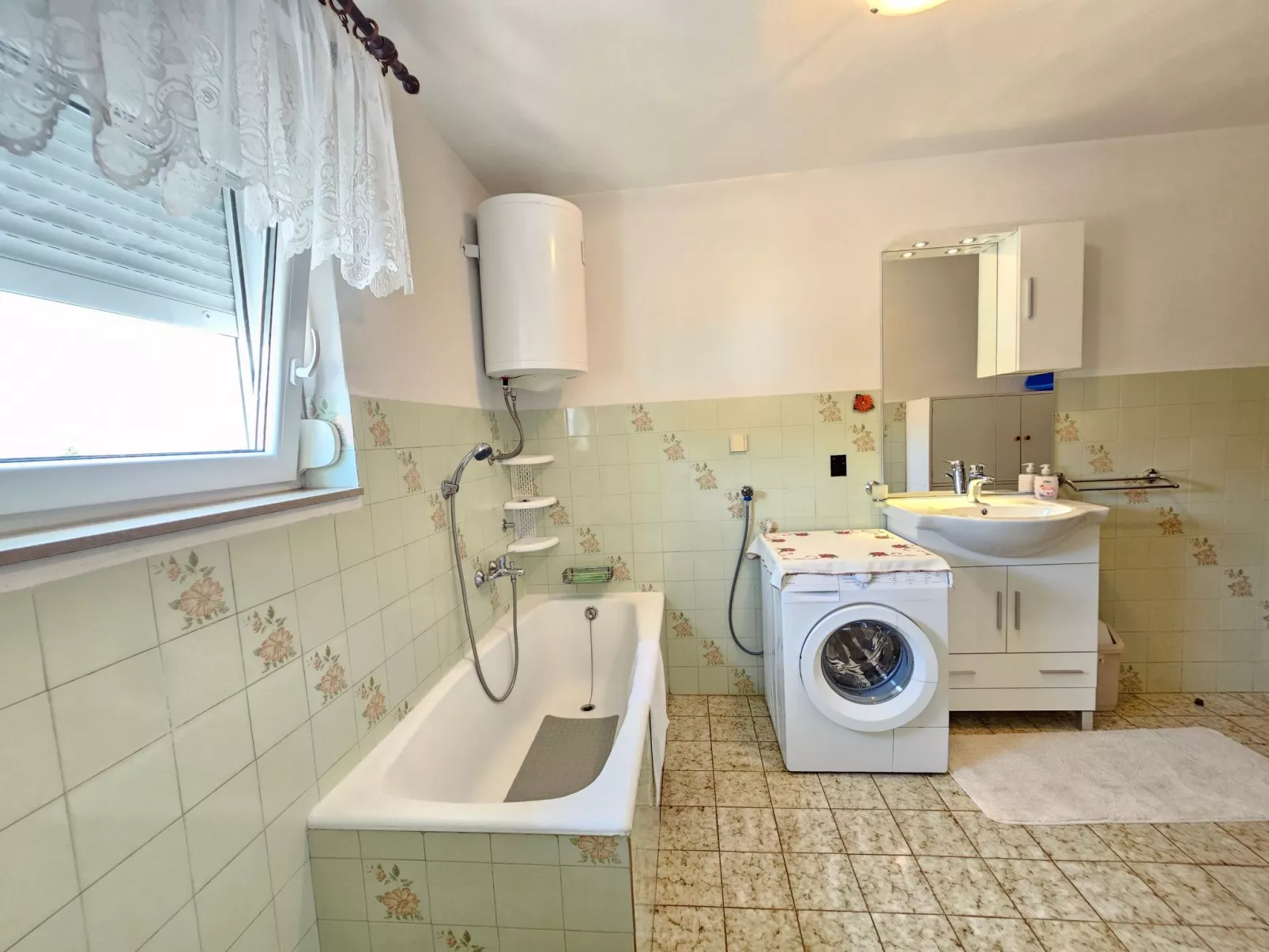 Wohnung für 6 Personen mit Terrasse-Inside