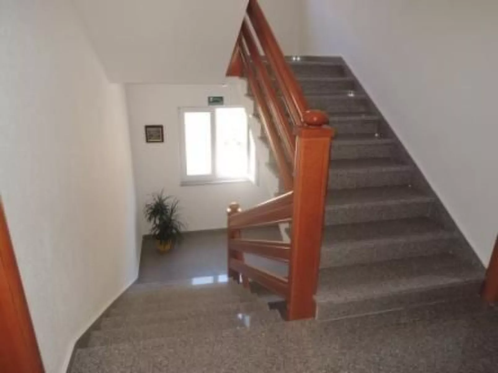 Wohnung im zweiten Stock mit Balkonen-Dedans