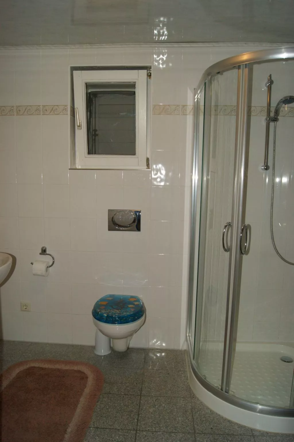 Für sechs Personen mit Terrasse im Erdgeschoss gelegen-Inside