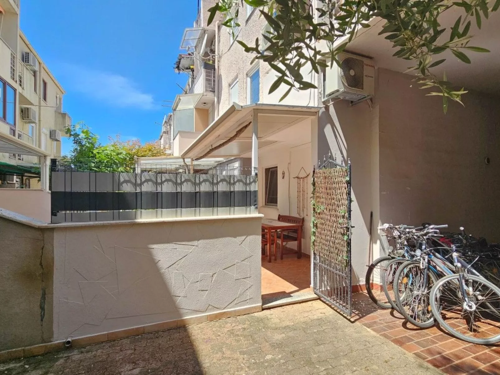 Wohnung "Domili" mit eigener Terrasse-Draußen