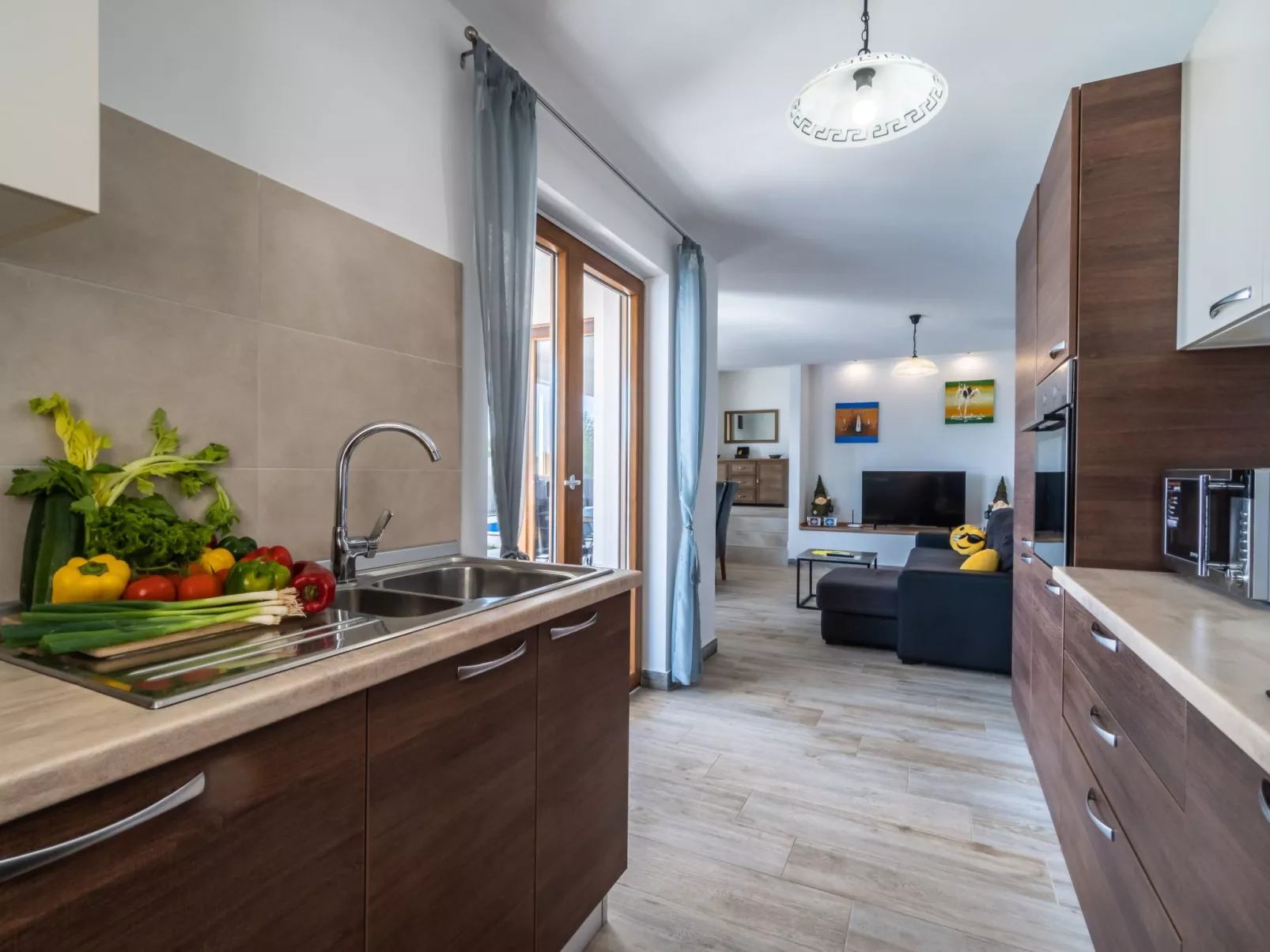 Elegantes Escape mit Pool und Panoramablick-Dedans