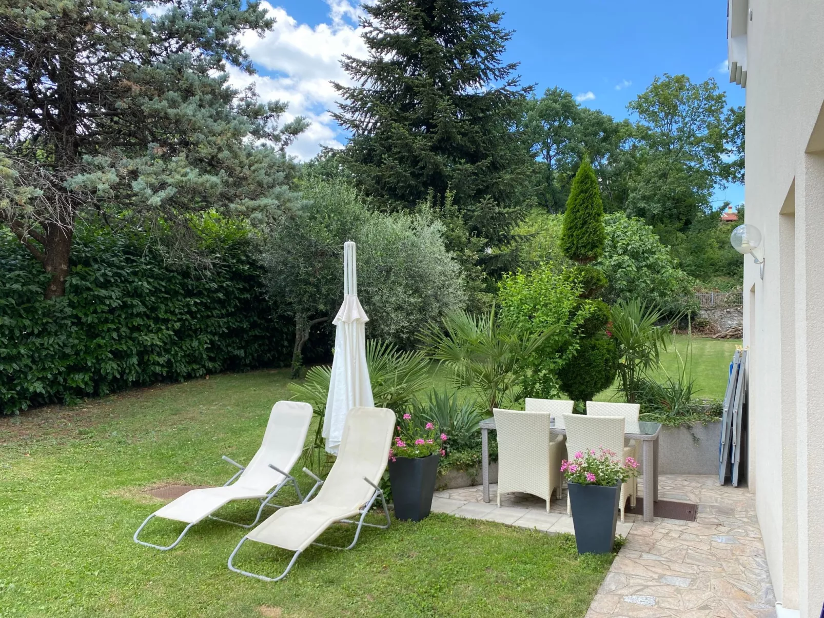 Mit Terrasse-Draußen