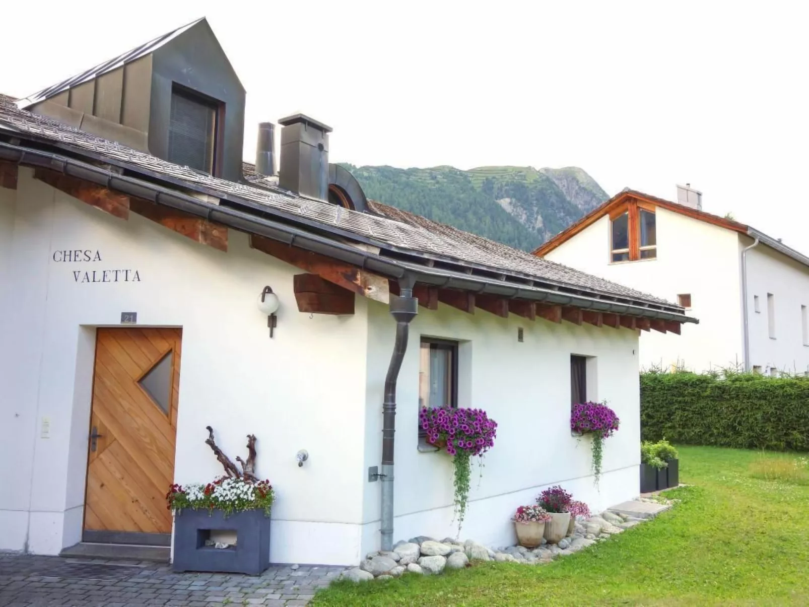 Chesa Valetta-Outside