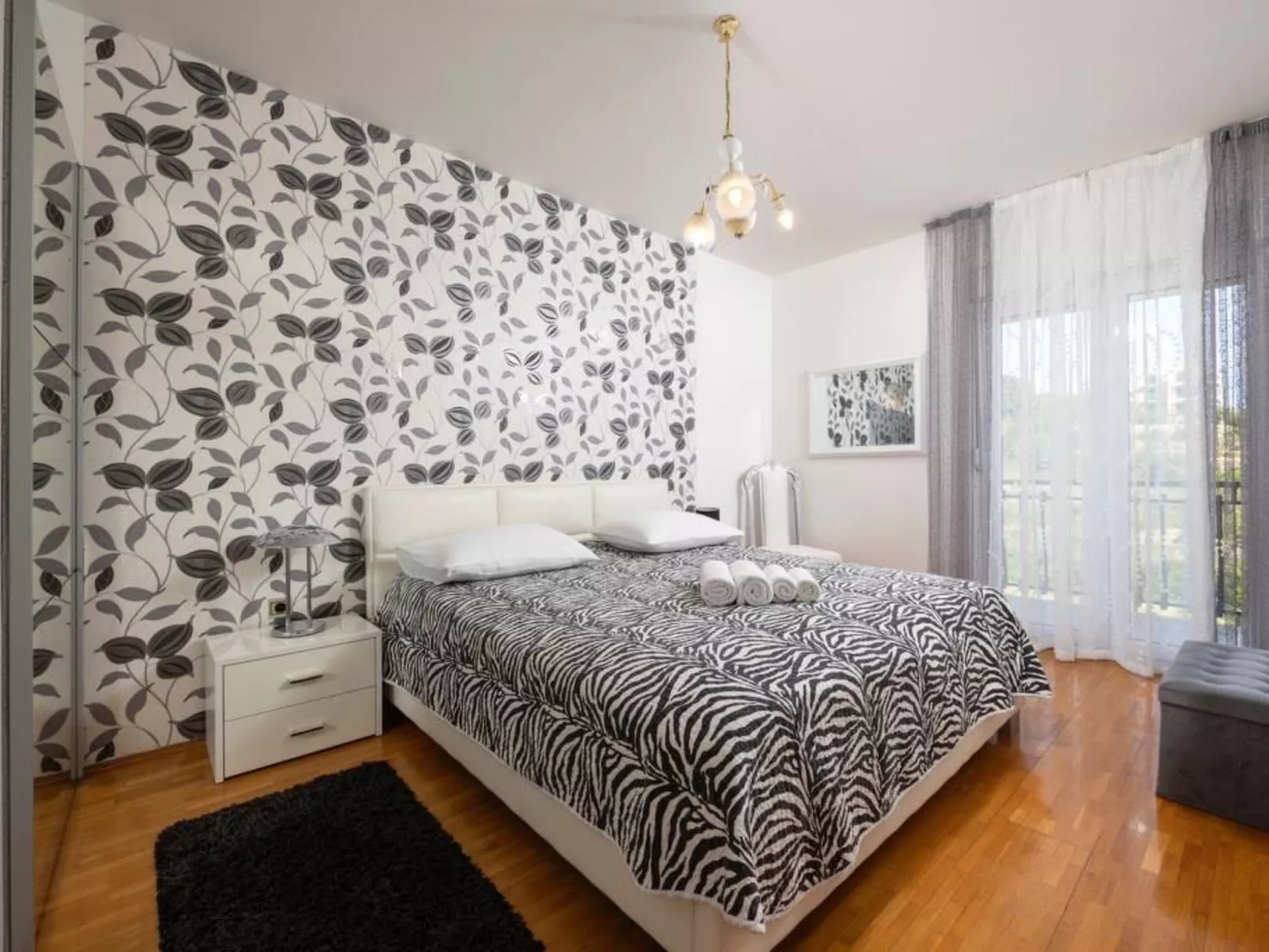 Coastal Comfort Apartment Teilen Speichern-Inside