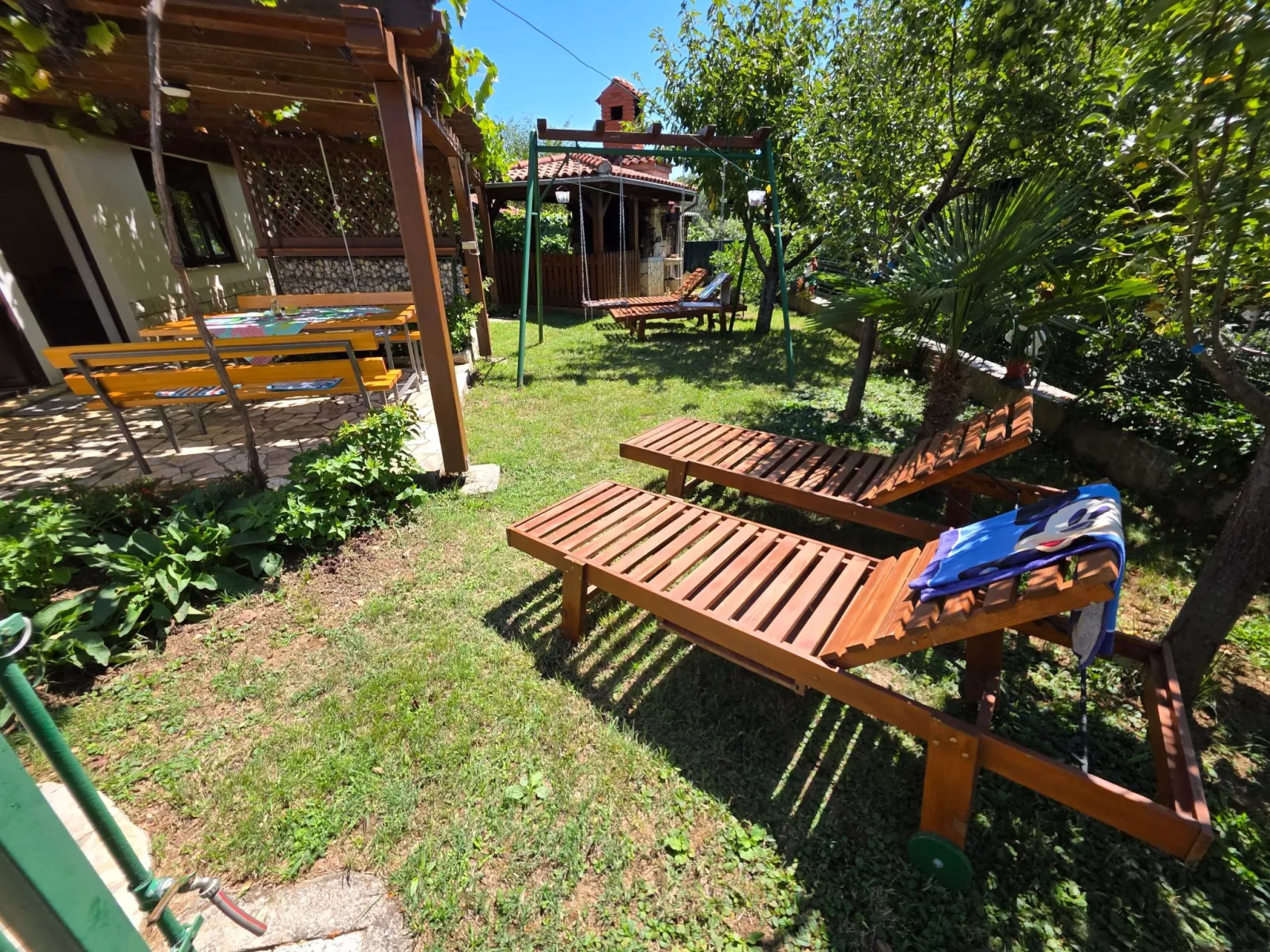 In Novi Vinodolski mit Grill, Terrasse und Garten-Outside