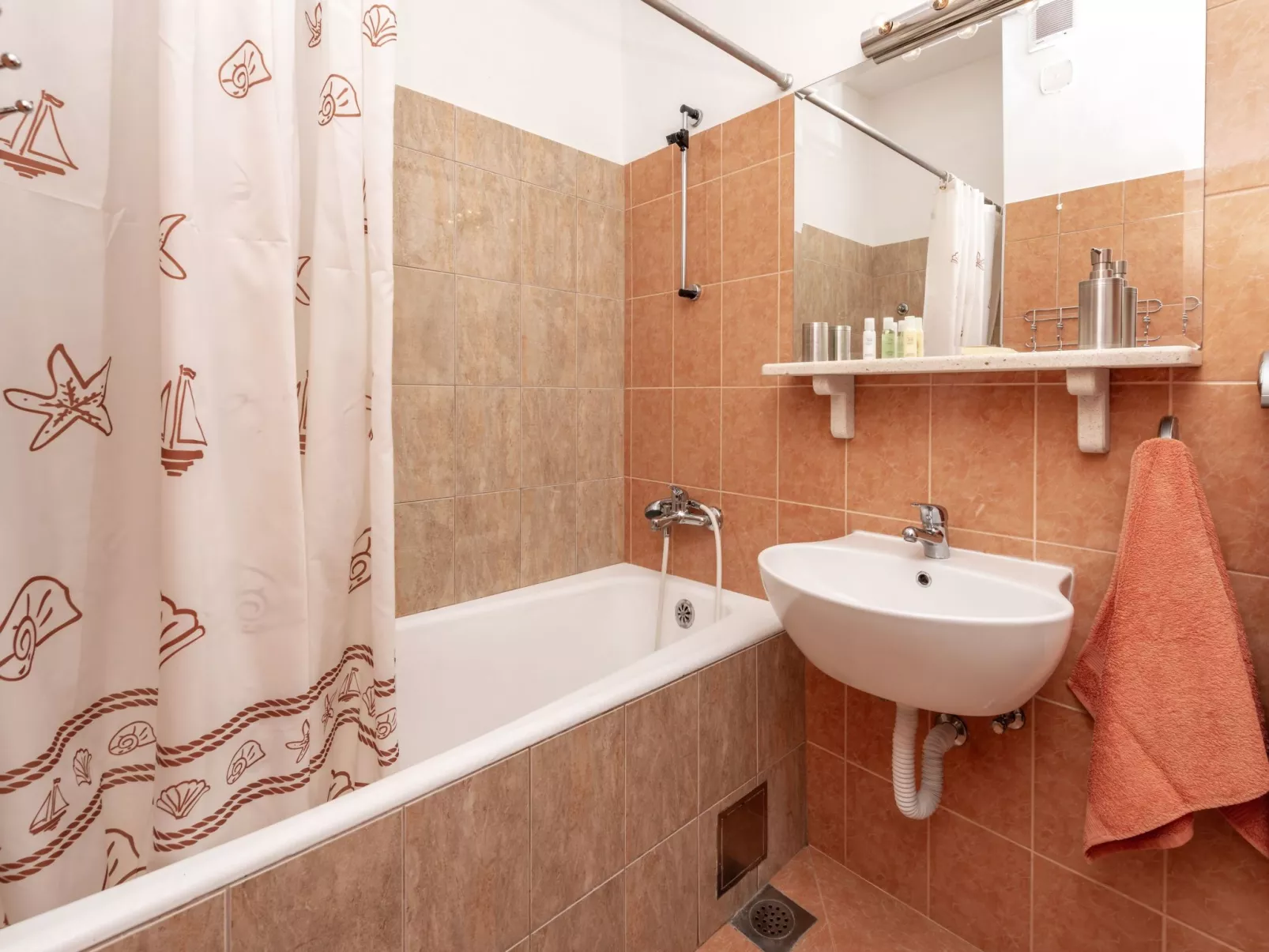 Geräumige Ferienwohnung mit eigener Terrasse-Drinnen