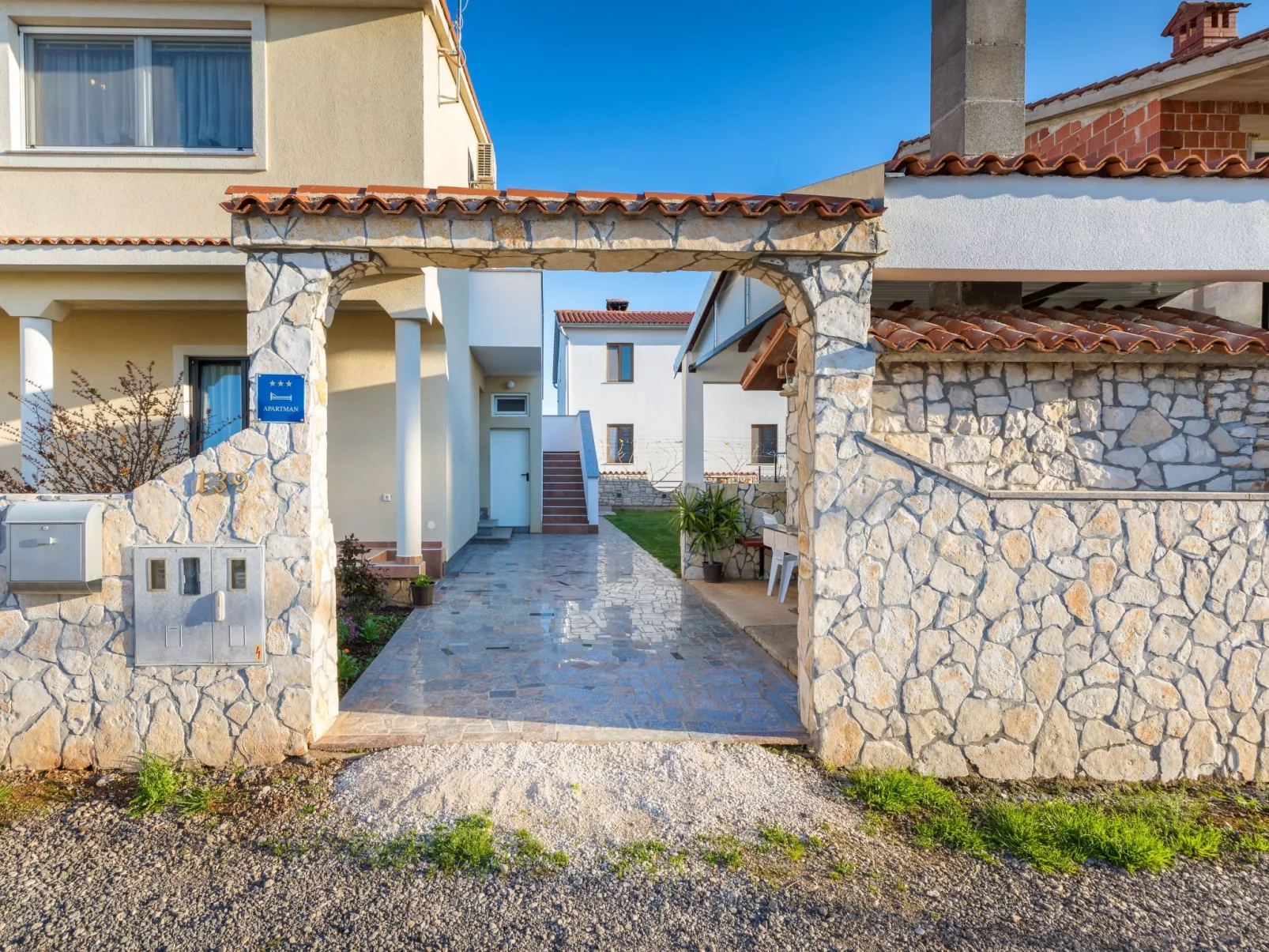 Solea, Dorf Valbandon-Draußen