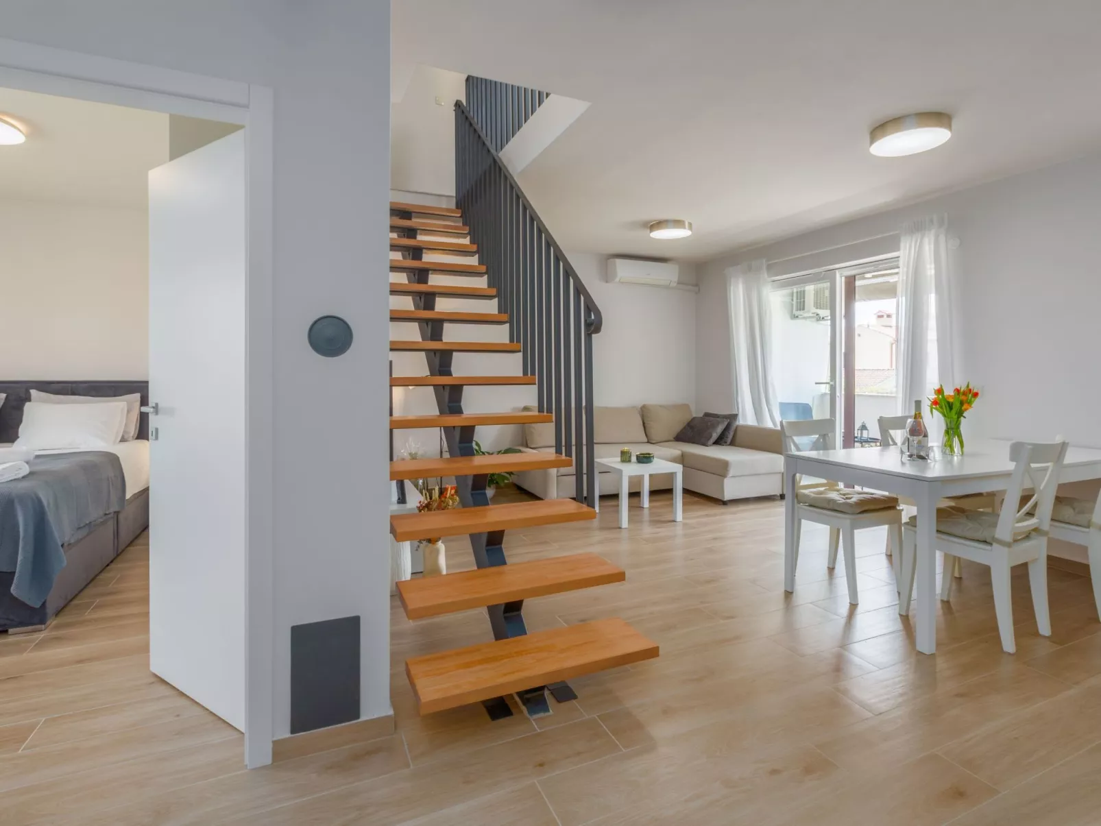 Luka Premium-Drinnen