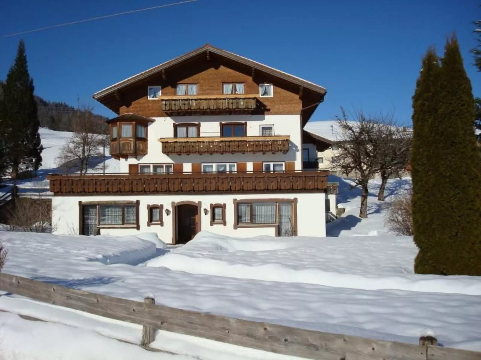 Panoramabergblickwohnung in ruhiger Einzellage-Dehors