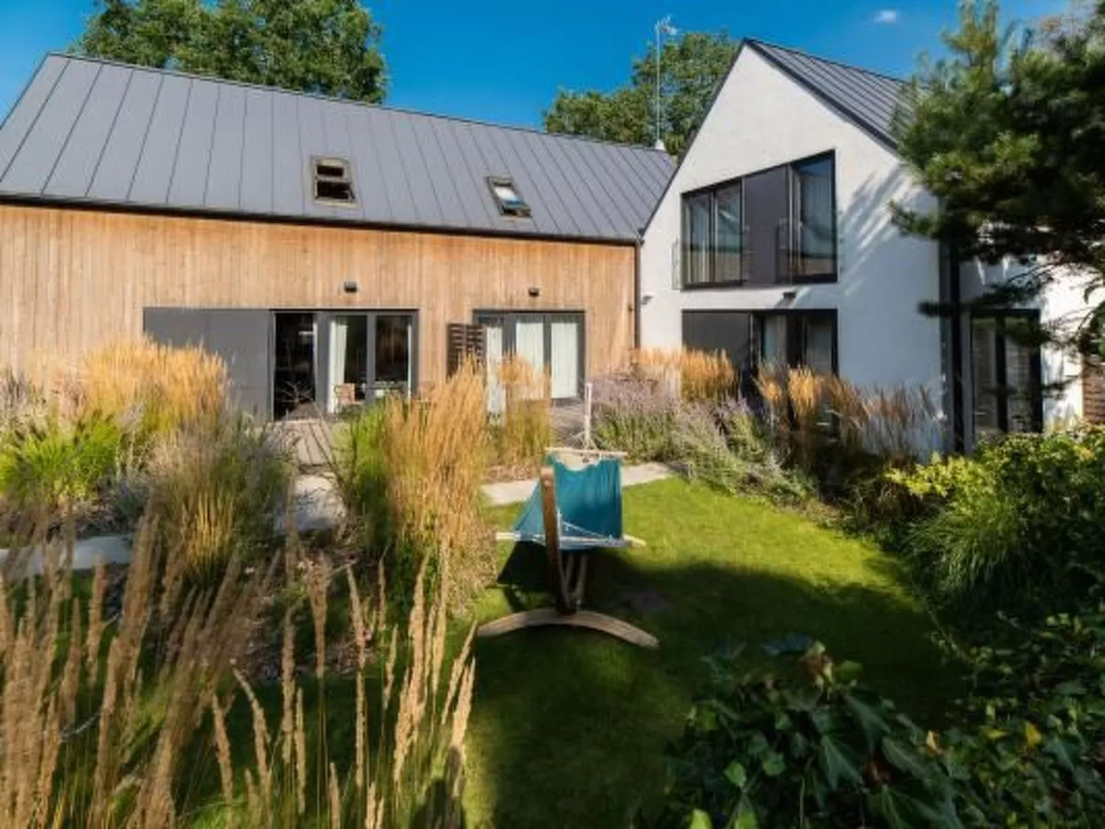 Mit privater Terrasse-Outside