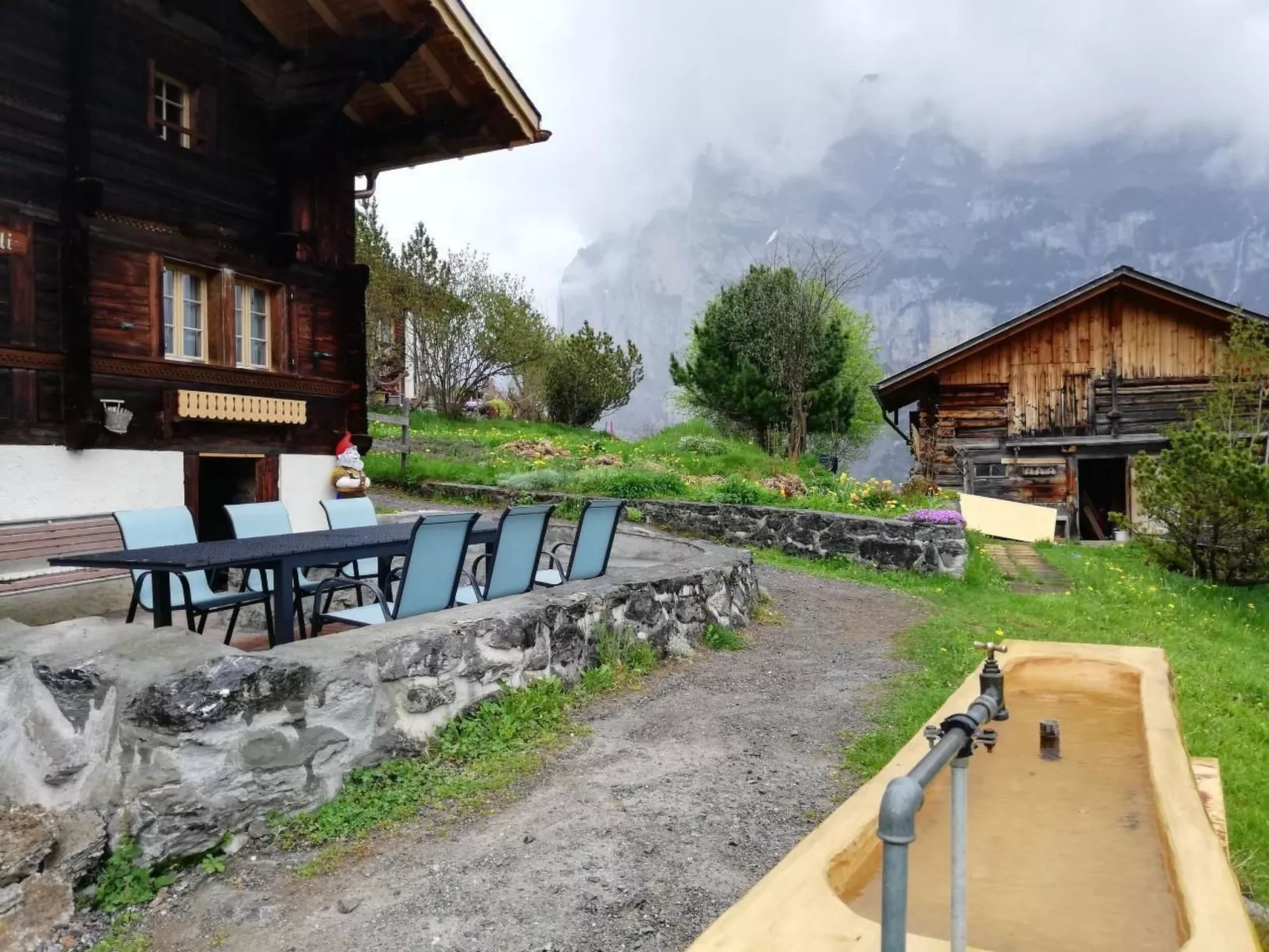 Mit Bergblick-Dehors