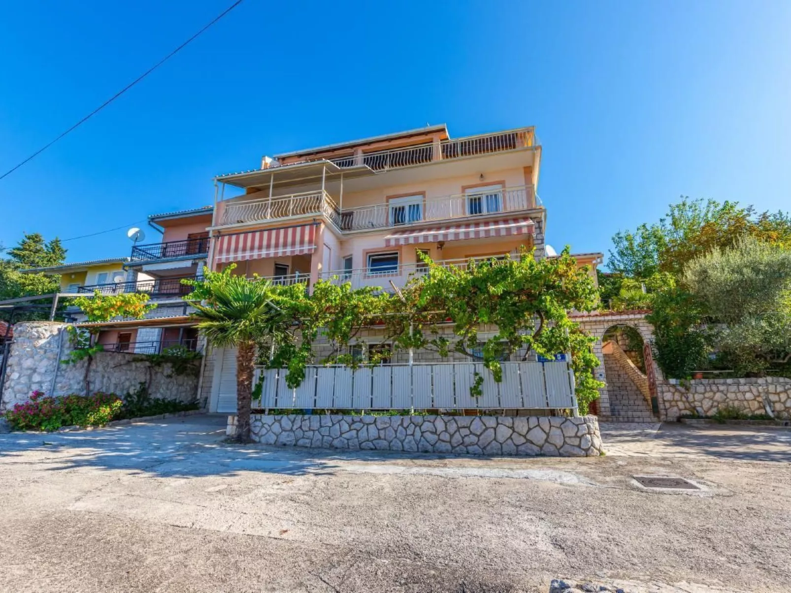 Wunderschöne Ferienwohnung in Dramalj und Meerblick-Outside
