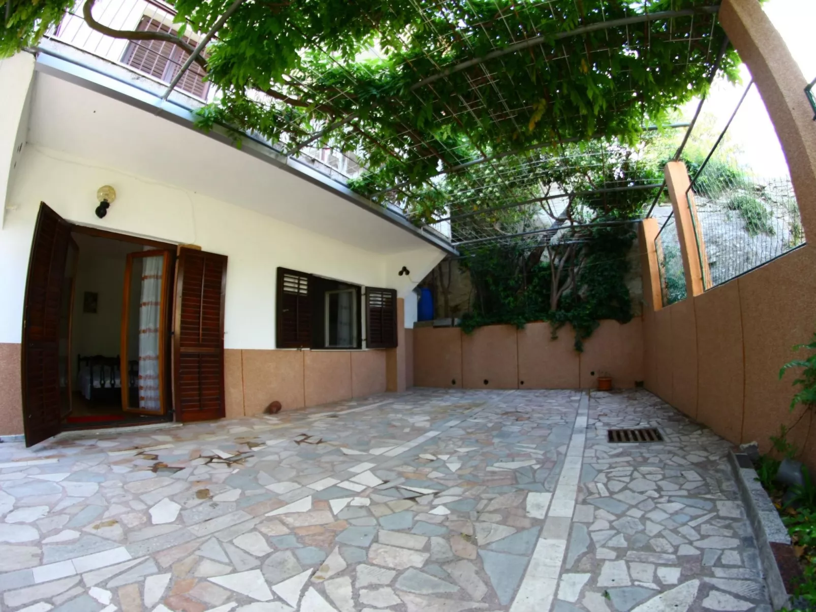 Mit Privatparkplatz-Dehors